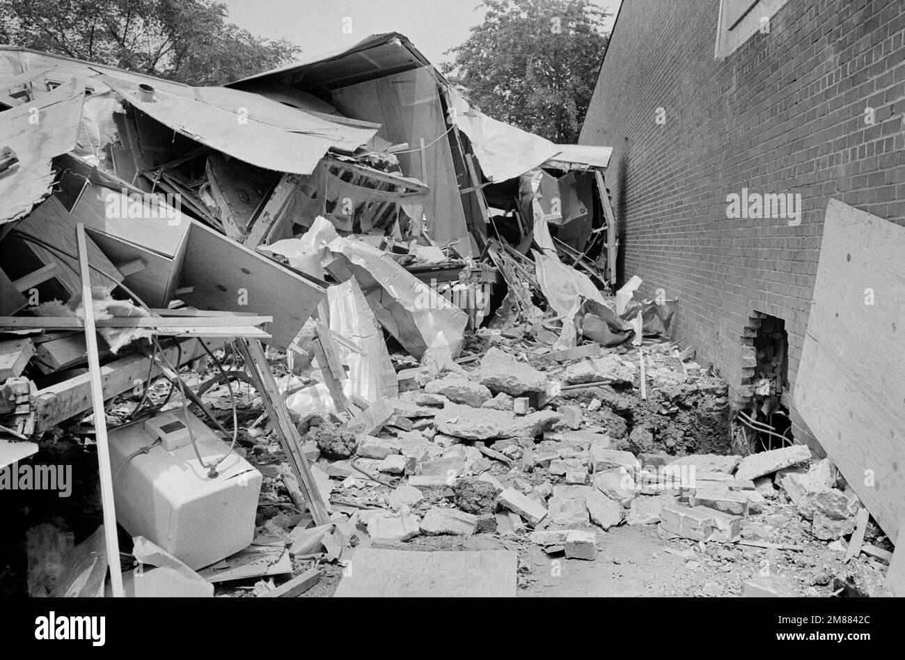 Rimorchi danneggiati dalla bomba presso il Gaston Motel dove Martin Luther King, Jr., e i leader della Southern Christian Leadership Conference stavano rimanendo durante la campagna di Birmingham del movimento per i diritti civili, Birmingham, Alabama, USA, Marion S. Trikosko, US News & World Report Magazine Collection, 14 maggio 1963 Foto Stock