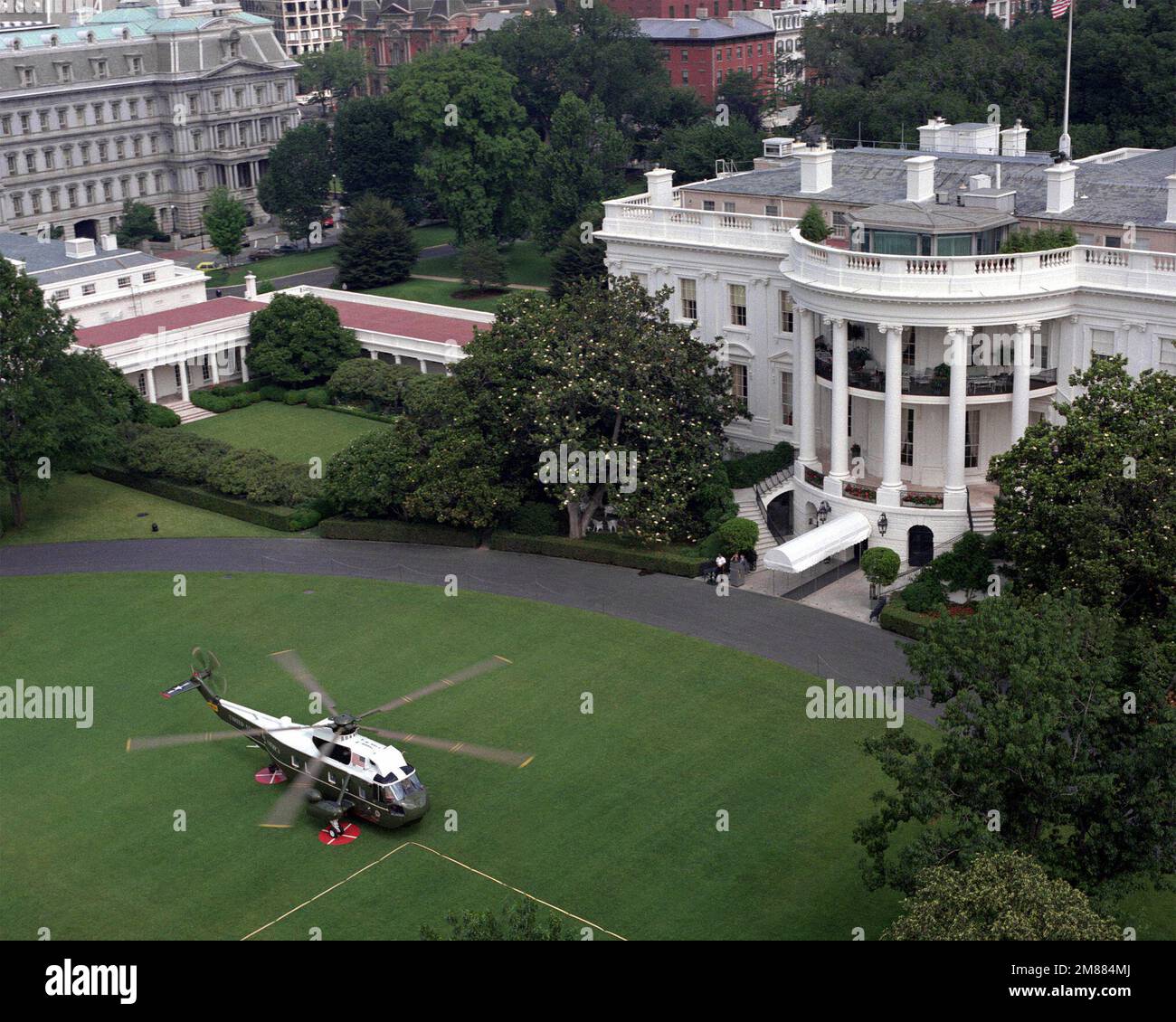 Un elicottero marino Squadron 1 (HMX-1) VH-3D Sea King elicottero si prepara a decollare dal prato sud della Casa Bianca. Base: Washington Stato: District of Columbia (DC) Nazione: Stati Uniti d'America (USA) Foto Stock