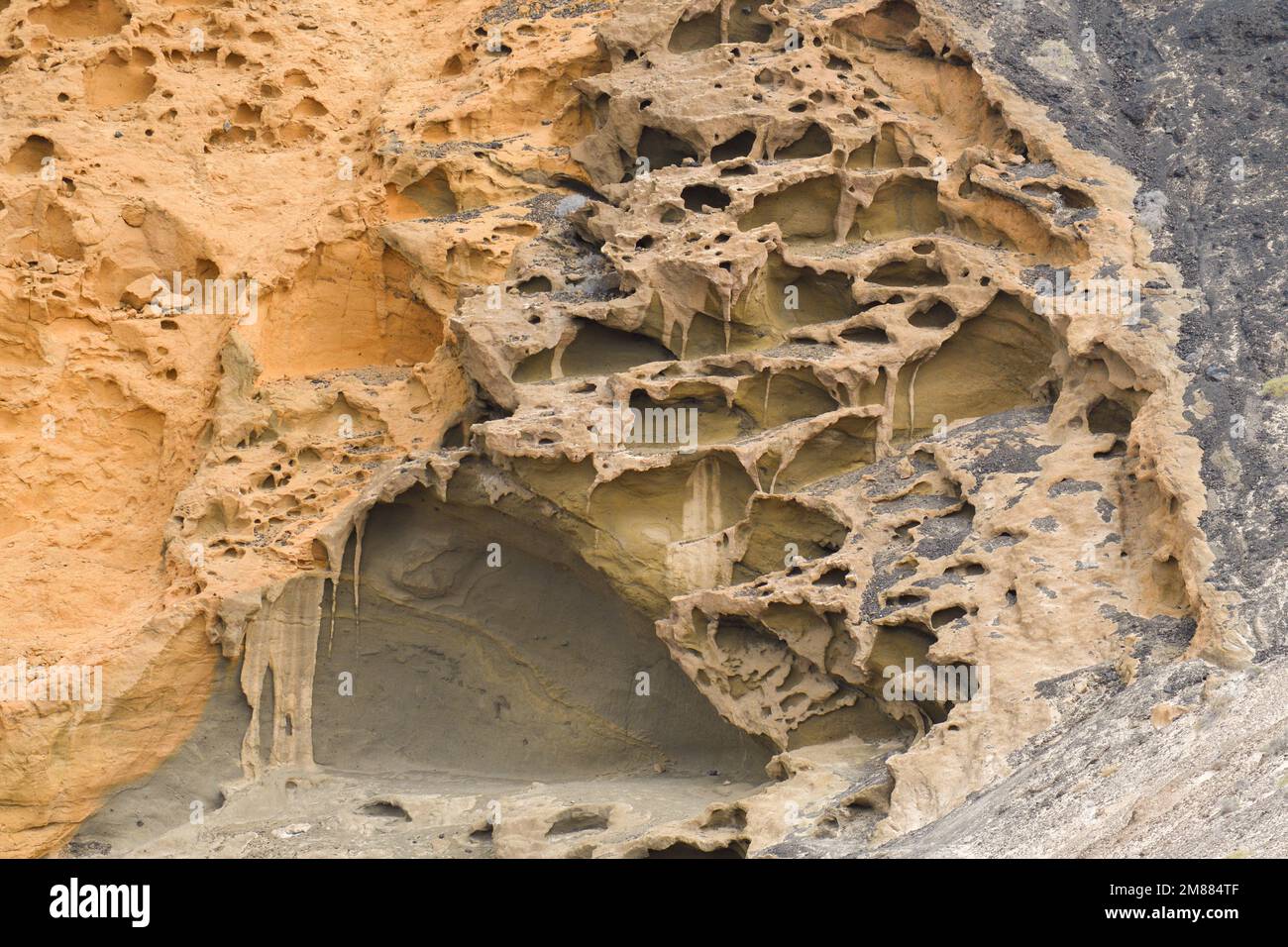 Rocce vulcaniche erose alla spiaggia di la Cocina Foto Stock