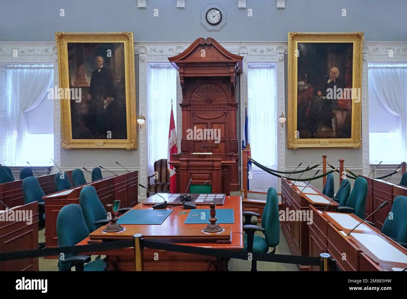 Halifax, Nova Scotia, Canada - 2019 agosto: Camera del Consiglio della legislatura del governo provinciale della Nuova Scotia, con la presidenza del relatore al c Foto Stock