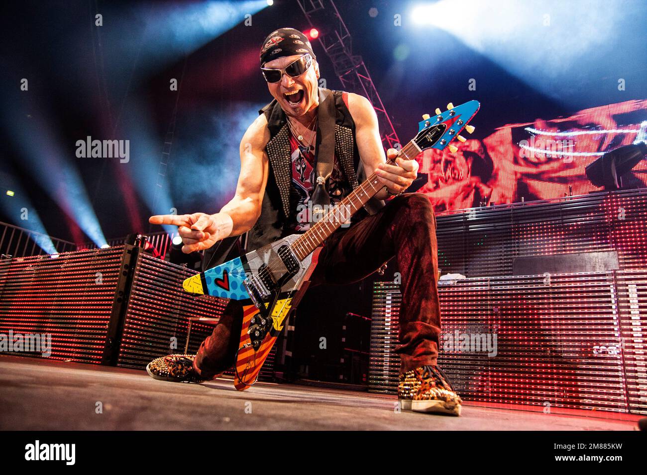 Live-photo di Rudolf Schenker, fondatore e chitarrista della band hard rock tedesca Scorpions. 2011, Lisbona Foto Stock