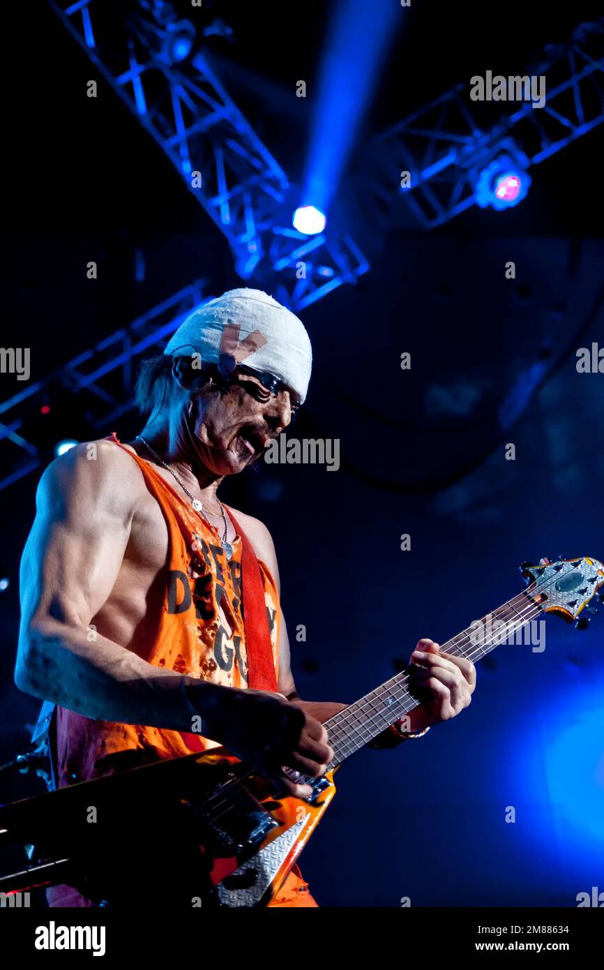 Live-photo di Rudolf Schenker, fondatore e chitarrista della band hard rock tedesca Scorpions. 2011, Lisbona Foto Stock