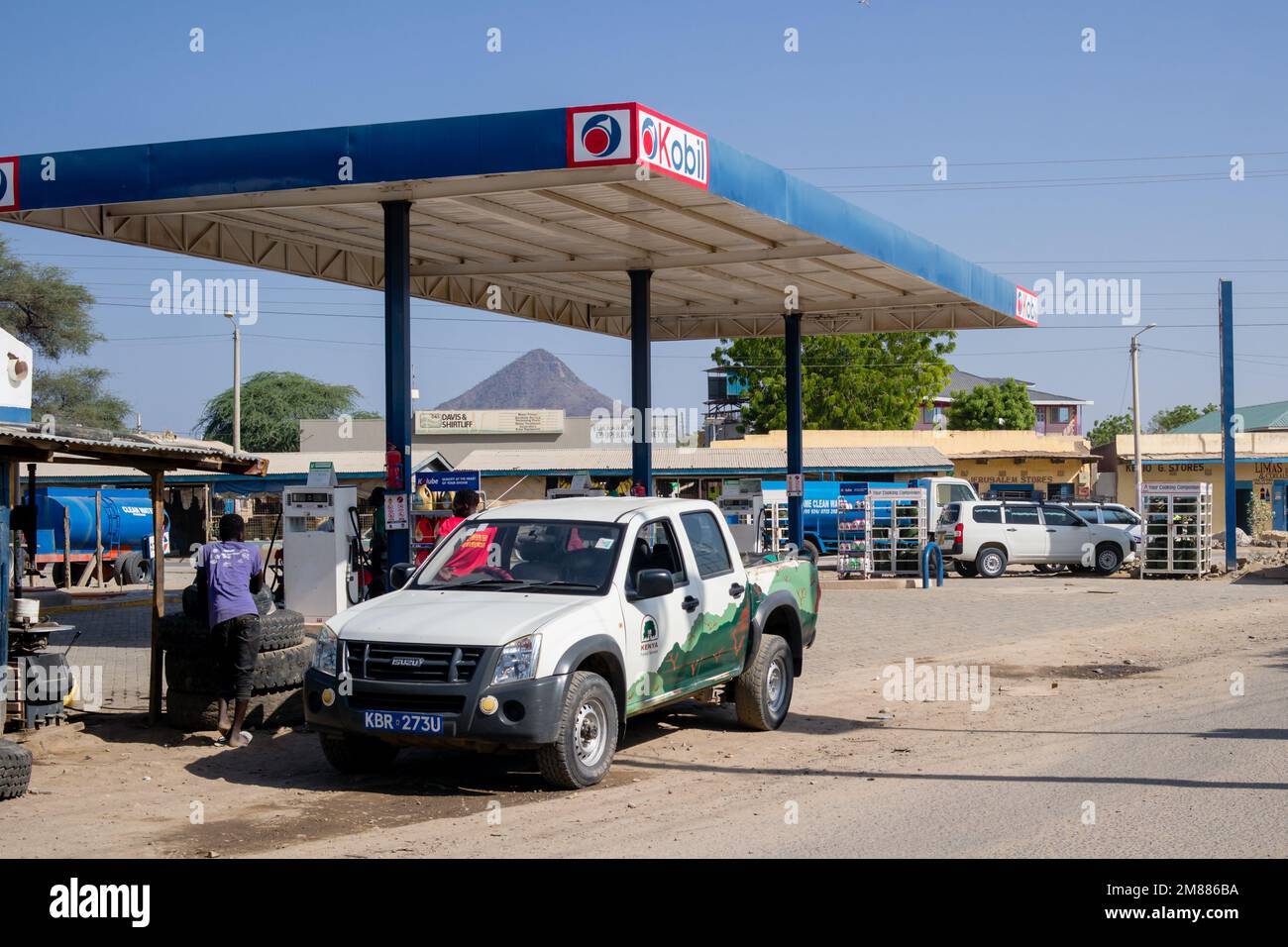 Stazione di servizio stradale in Africa rurale gestita da Kobil, ora Rubis Energy Foto Stock