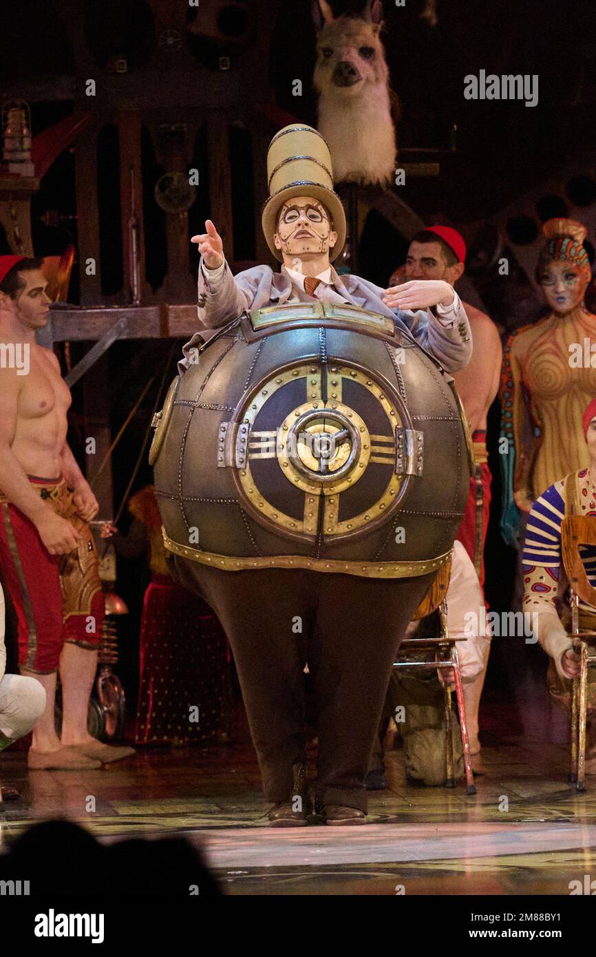 Londra, Regno Unito . 12 gennaio 2023 . Attori acrobatici si esibiscono durante le prove di vestiario del Cirque du Soleil - KURIOS: Gabinetto delle Curiosità tenuto presso la Royal Albert Hall. Credit: Alan D West/Alamy Live News Foto Stock