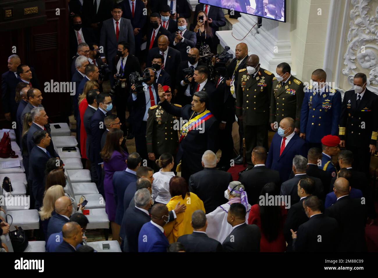 Caracas, Venezuela. 12th Jan, 2023. Nicolas Maduro, presidente del Venezuela, si è recato al Palacio Federal Legislativo prima del suo discorso annuale alla nazione. Credit: Pedro Rances Mattey/dpa/Alamy Live News Foto Stock