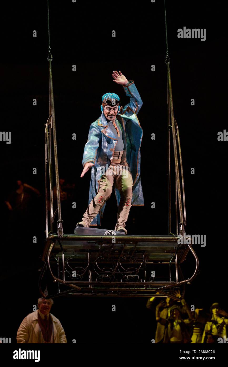 Londra, Regno Unito . 12 gennaio 2023 . Attori acrobatici si esibiscono durante le prove di vestiario del Cirque du Soleil - KURIOS: Gabinetto delle Curiosità tenuto presso la Royal Albert Hall. Credit: Alan D West/Alamy Live News Foto Stock