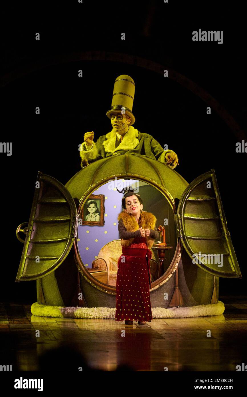 Londra, Regno Unito . 12 gennaio 2023 . Attori acrobatici si esibiscono durante le prove di vestiario del Cirque du Soleil - KURIOS: Gabinetto delle Curiosità tenuto presso la Royal Albert Hall. Credit: Alan D West/Alamy Live News Foto Stock