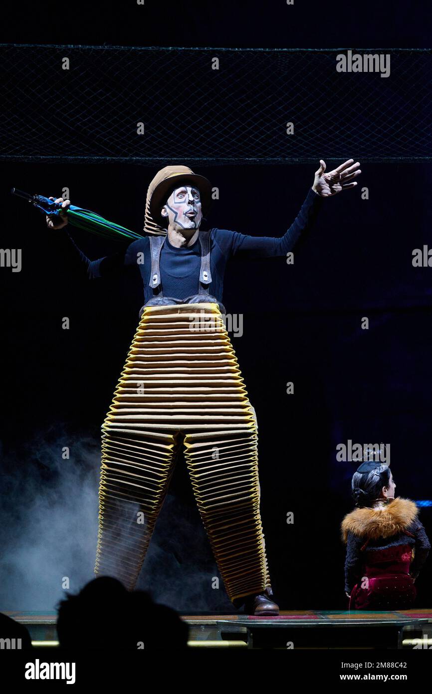 Londra, Regno Unito . 12 gennaio 2023 . Attori acrobatici si esibiscono durante le prove di vestiario del Cirque du Soleil - KURIOS: Gabinetto delle Curiosità tenuto presso la Royal Albert Hall. Credit: Alan D West/Alamy Live News Foto Stock