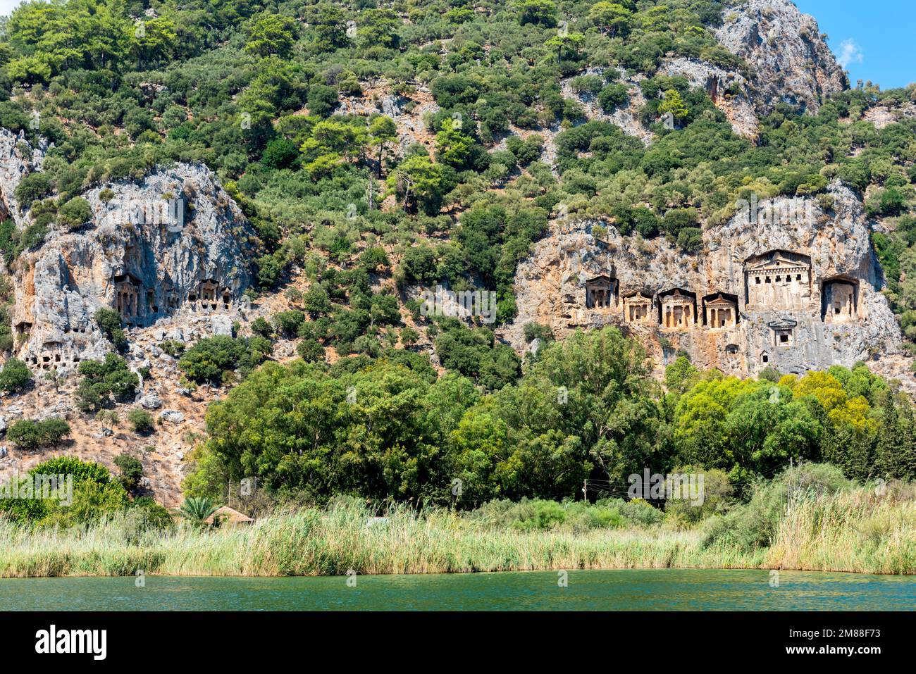 Tombe del tempio scavate nella roccia a Kaunos, Dalyan in Turchia Foto Stock