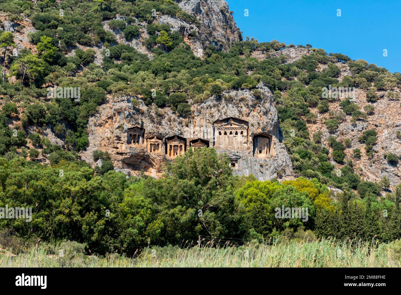 Tombe del tempio scavate nella roccia a Kaunos, Dalyan in Turchia Foto Stock