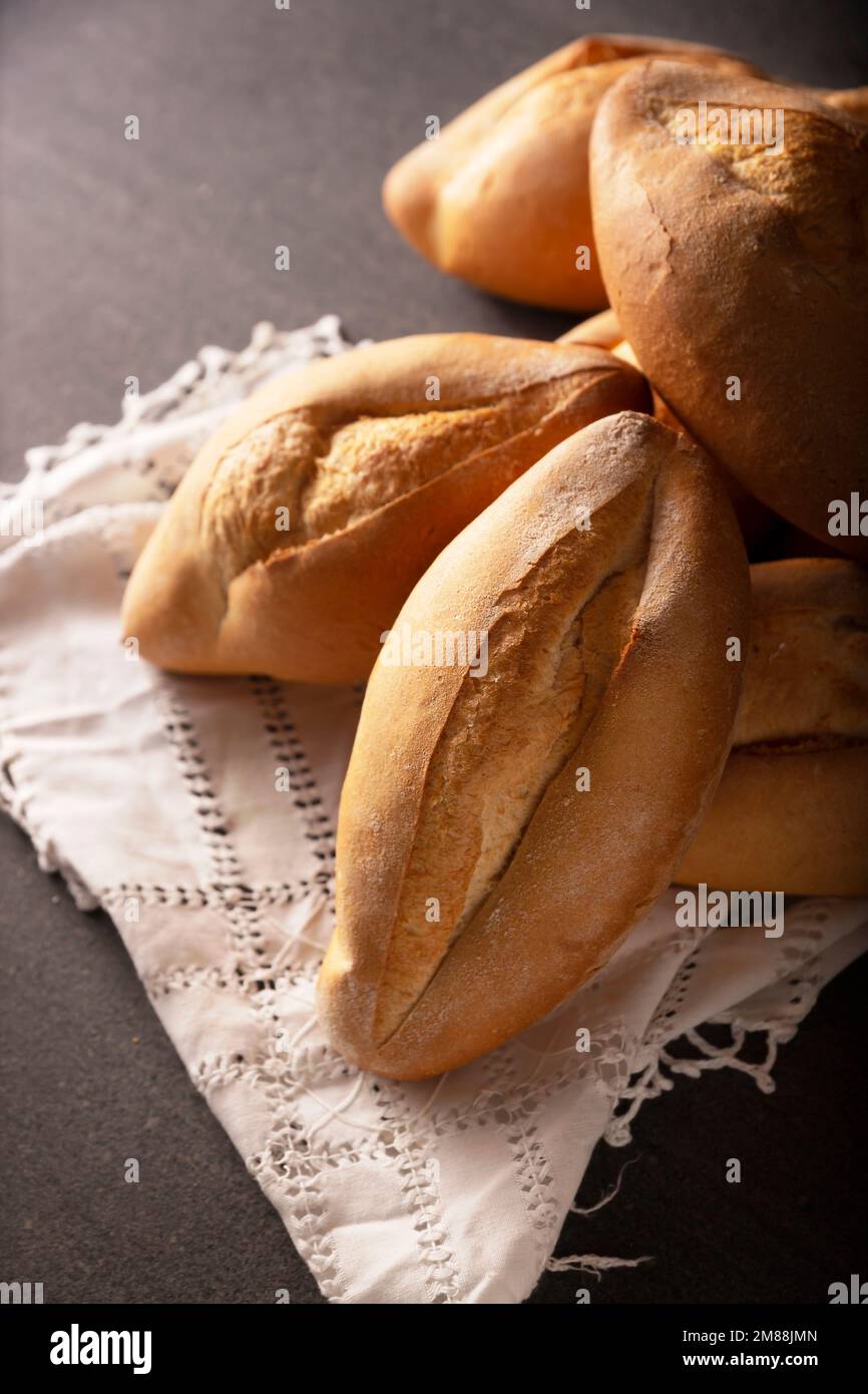 Bolillos. Panetteria tradizionale messicana. Pane bianco comunemente usato per accompagnare il cibo e per preparare sandwich messicani chiamati Tortas. Foto Stock