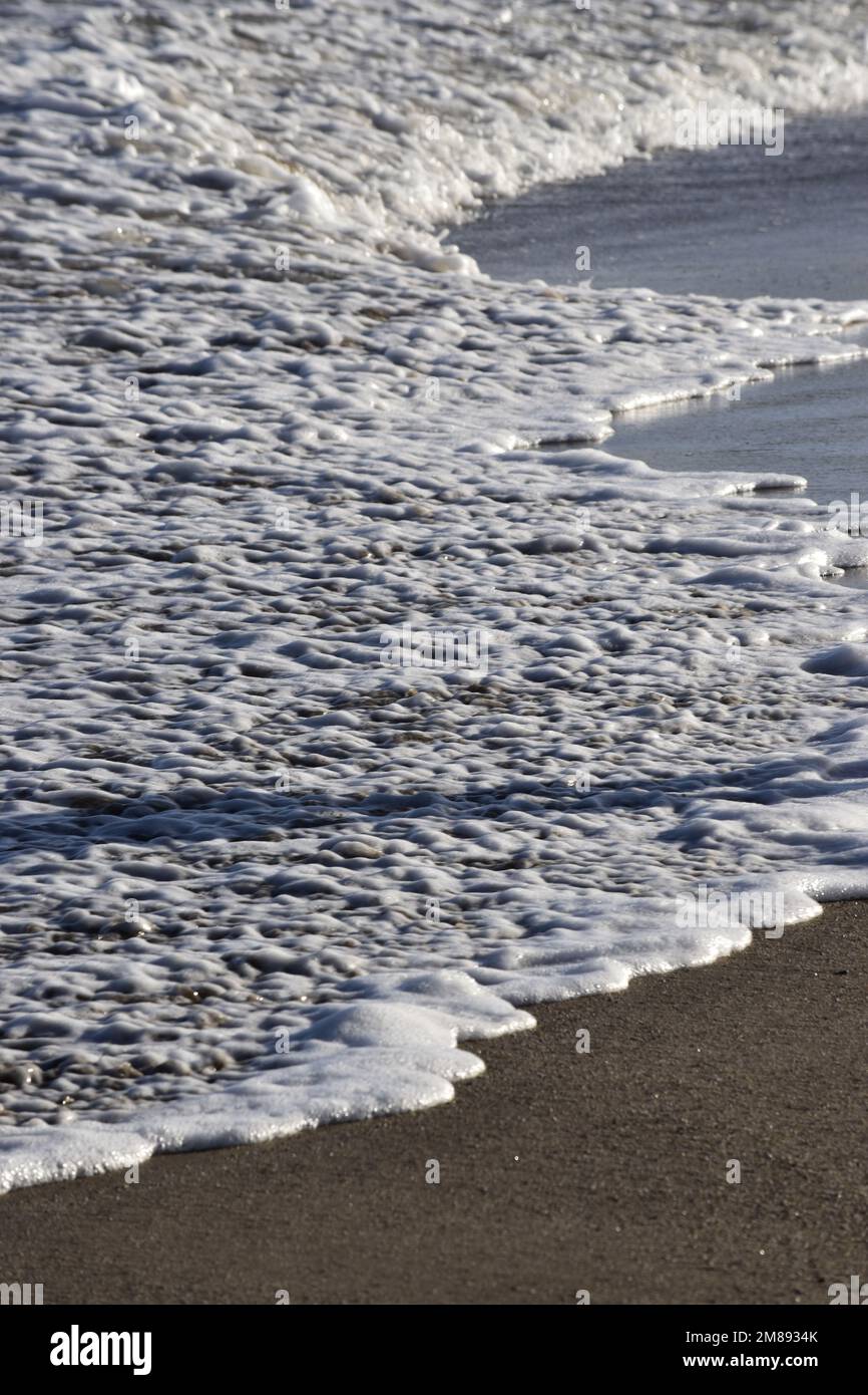 mare ​​waves sulla costa atlantica argentina Foto Stock