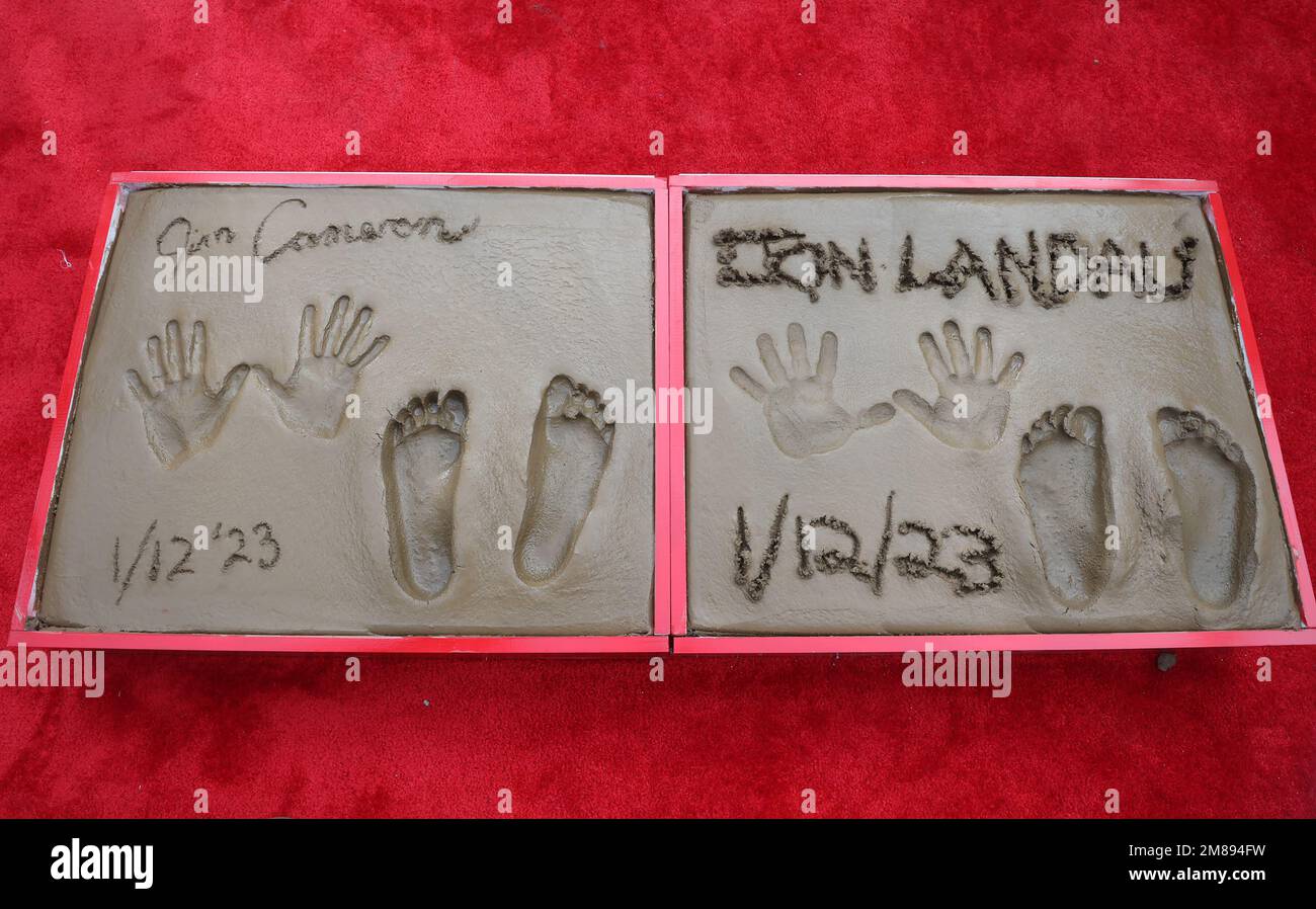 12 gennaio 2023 - Hollywood, California - atmosfera. James Cameron e Jon Landau Hand and and Footprint in Cement Ceremony tenutisi presso i teatri cinesi TCL di Hollywood. (Credit Image: © FS/AdMedia via ZUMA Press Wire) SOLO PER USO EDITORIALE! Non per USO commerciale! Foto Stock