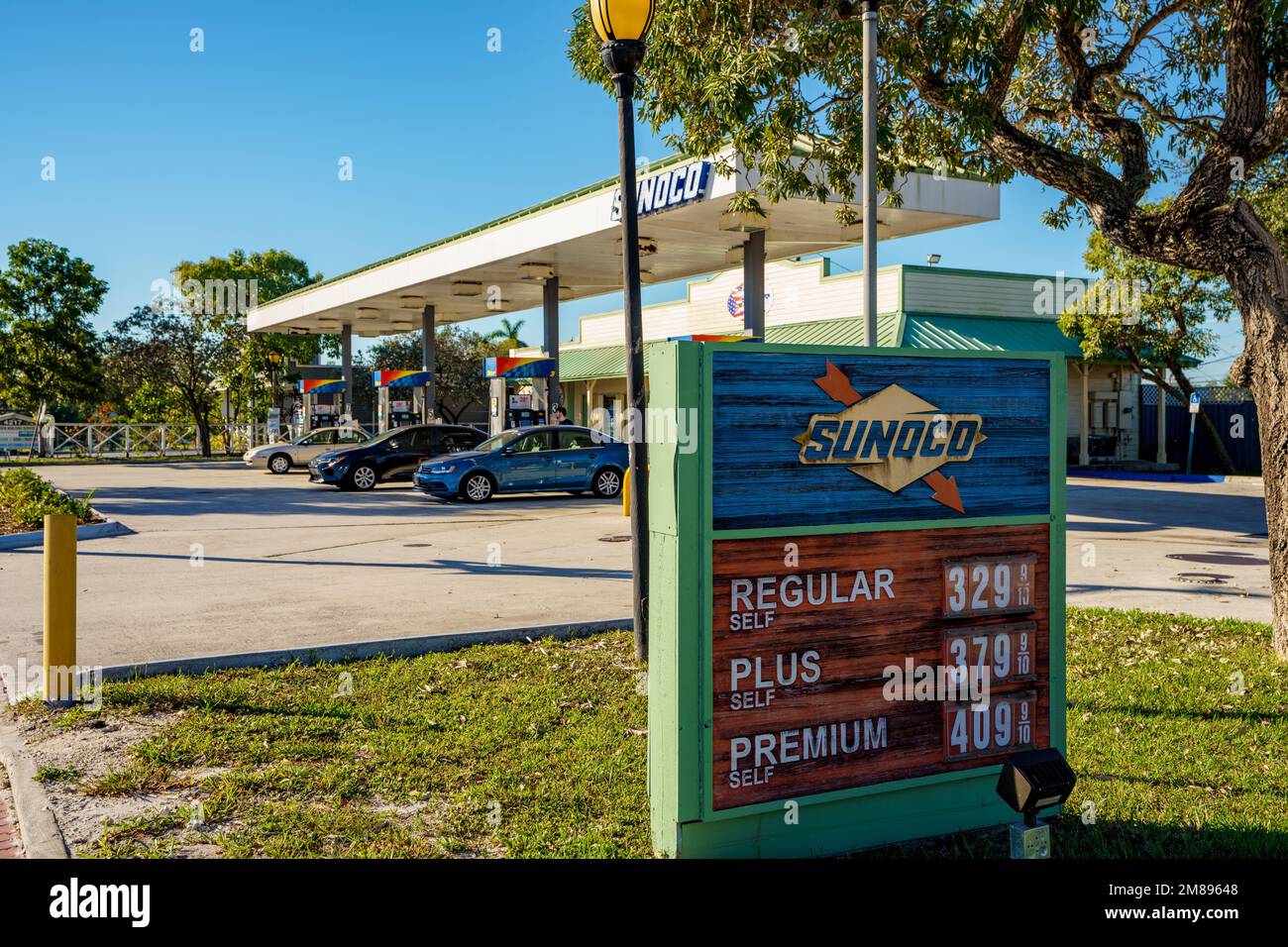 DAVIE, FL, USA - 12 gennaio 2023: Foto della storica stazione di servizio Sunoco DAVIE Florida Foto Stock