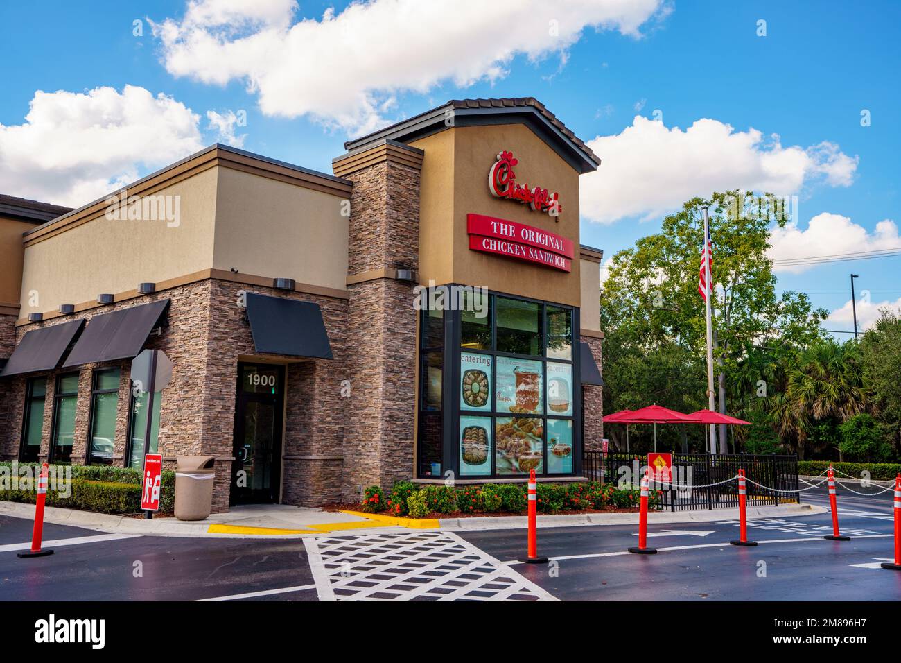 DAVIE, FL, USA - 12 gennaio 2023: Foto di Chick Fil A al centro commerciale all'aperto Tower Shops DAVIE Florida Foto Stock