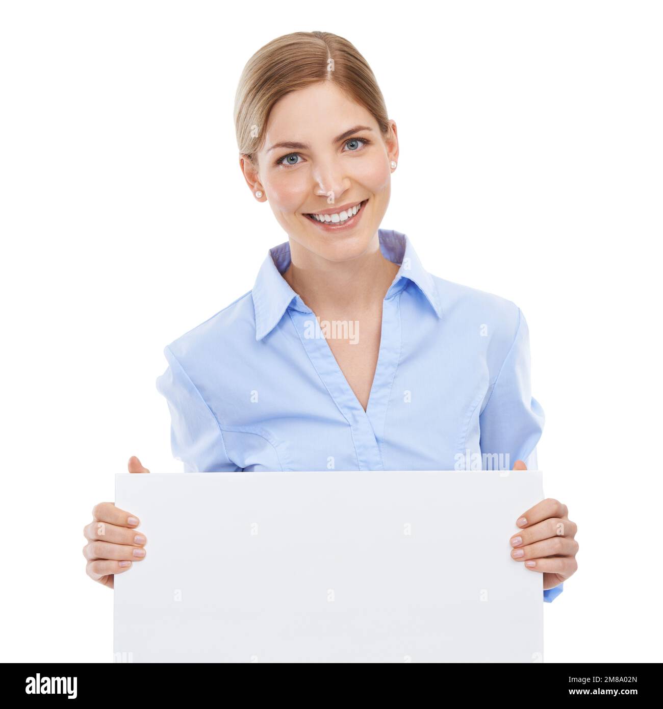 Affari, sorriso e donna con un bordo con spazio mockup per l'annuncio o la pubblicità. Cartellonistica, poster e ritratto di un modello femminile in bianco Foto Stock