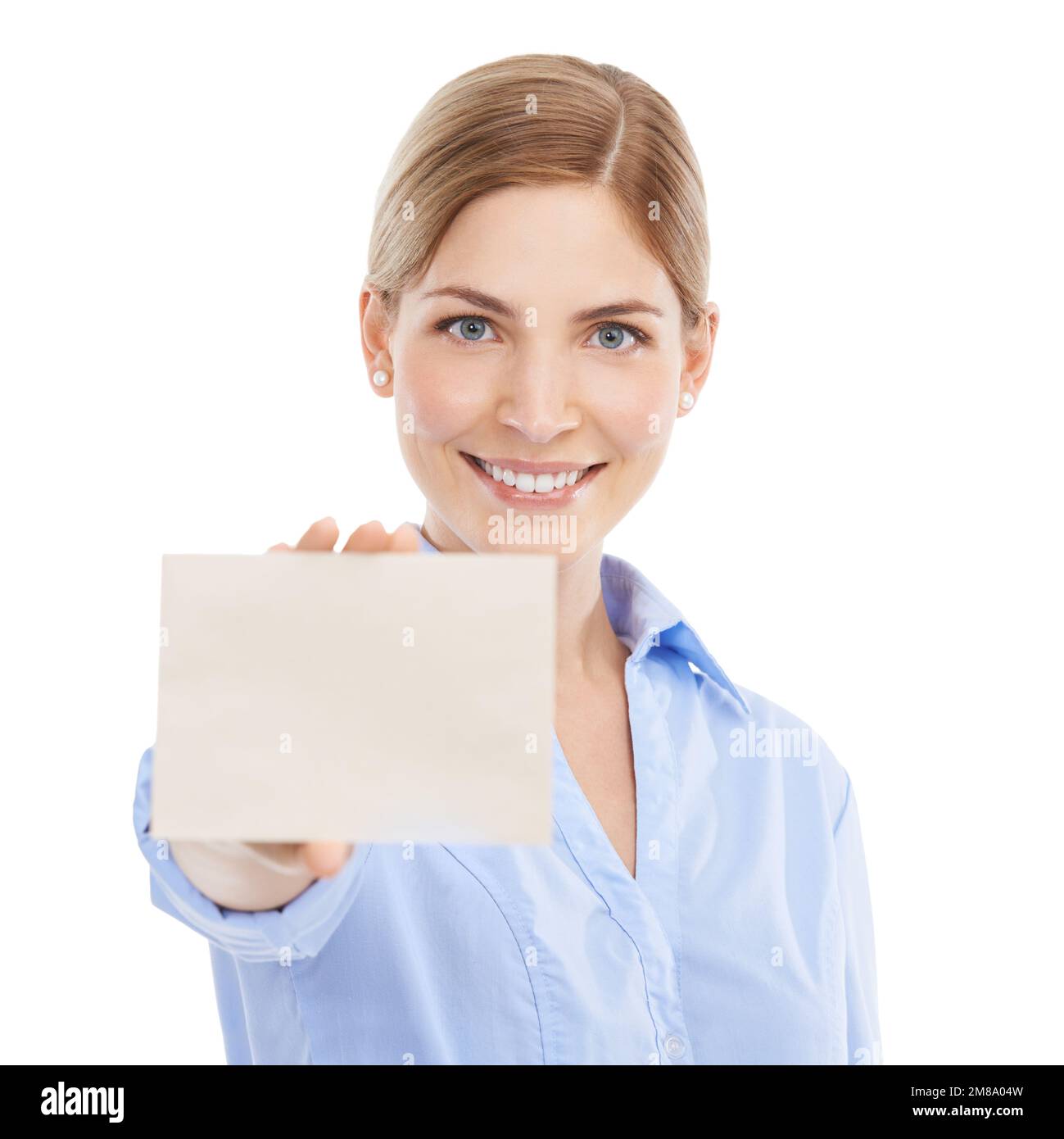 Affari, felice e donna con una scheda con spazio mockup per l'annuncio o la pubblicità. Cartellonistica, bollettino e ritratto di un modello femminile con vuoto Foto Stock