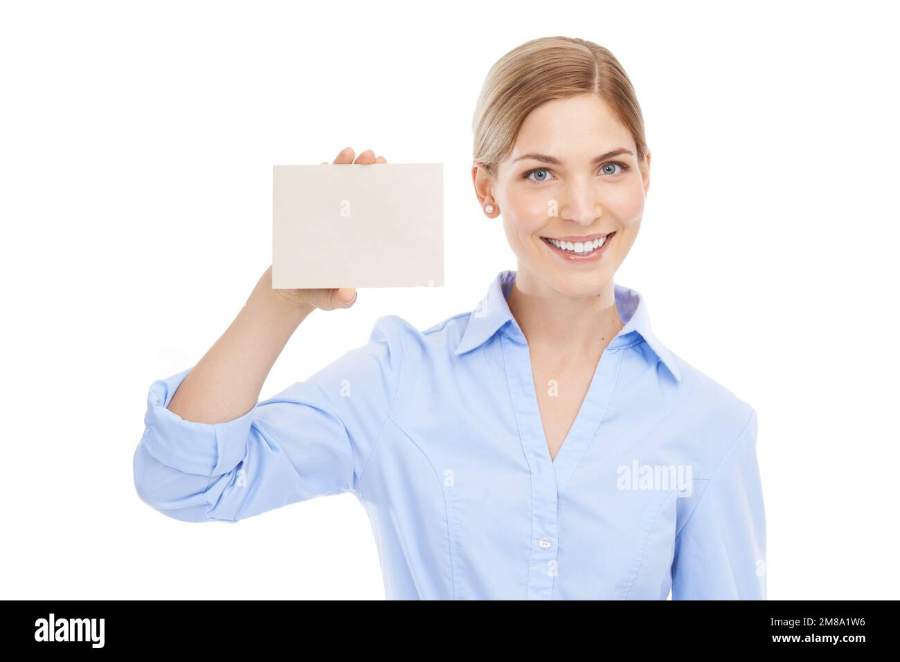 Affari, sorriso e donna con una scheda con spazio mockup per l'annuncio o la pubblicità. Cartellonistica, bollettino e ritratto di un modello femminile con vuoto Foto Stock