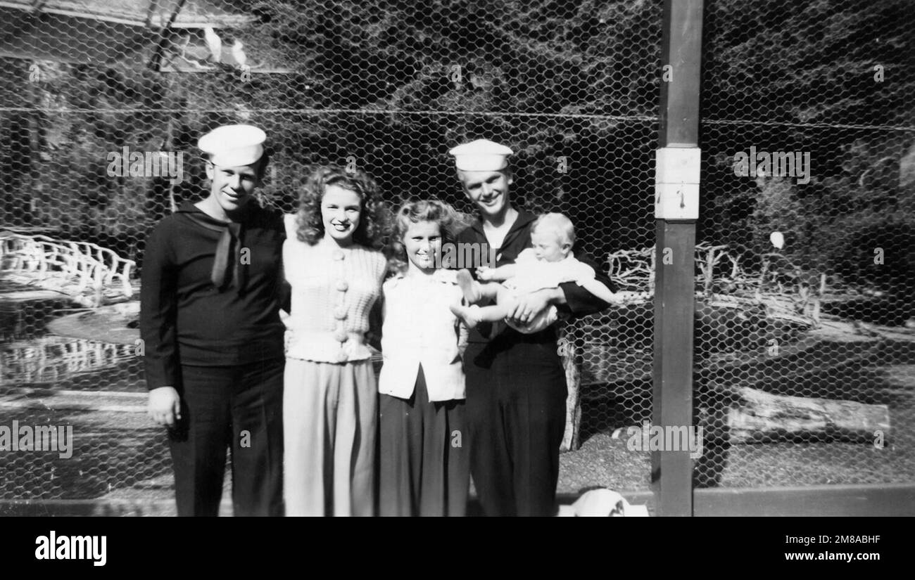 Norma Jeane e Jim Dougherty sull'isola di Catalina. (1945). Jim è stato disposto là con la marina mercantile. Foto Stock