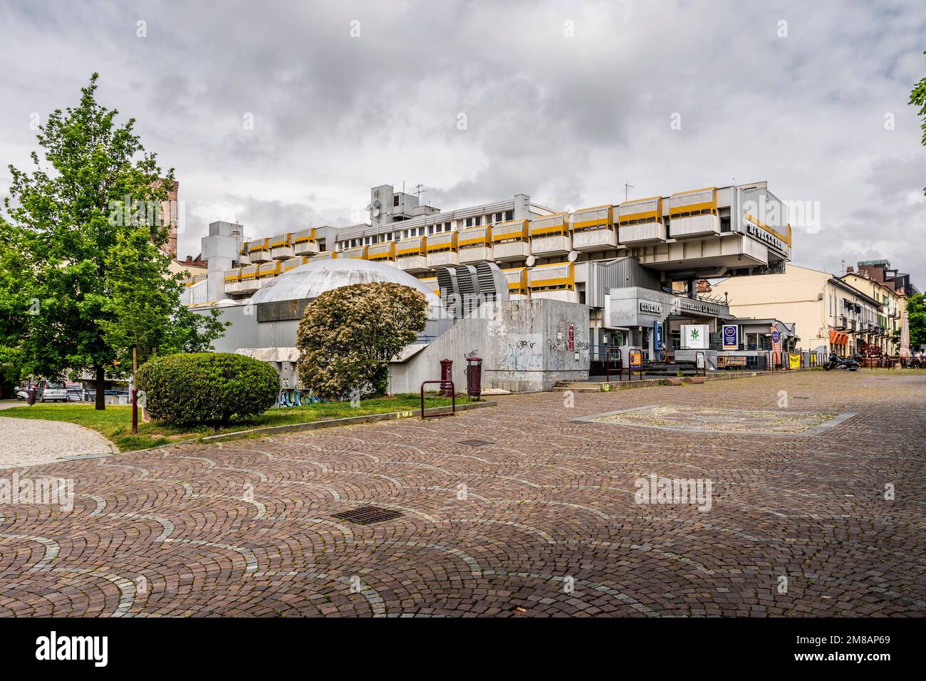 Auditorium 'la Serra', centro culturale costruito dalla società Olivetti che assomiglia alla tastiera di una macchina da scrivere, città di Ivrea, Piemonte, Italia Foto Stock