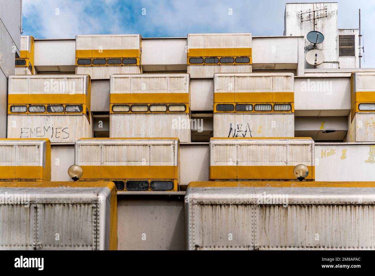 Auditorium 'la Serra', centro culturale costruito dalla società Olivetti che assomiglia alla tastiera di una macchina da scrivere, città di Ivrea, Piemonte, Italia Foto Stock