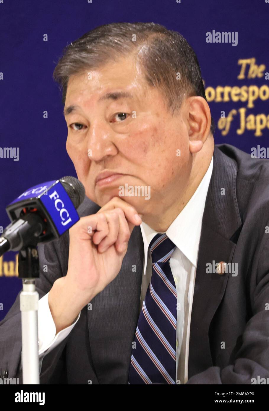 Tokyo, Giappone. 13th Jan, 2023. L'ex capo della difesa Shigeru Ishiba parla della sua politica di difesa al Foreign Corinterpelled' Club of Japan a Tokyo venerdì 13 gennaio 2023. Il primo ministro Fumio Kishida ha annunciato la nuova strategia di difesa il mese scorso e il Giappone spenderà 43 trilioni di yen in 5 anni per il bilancio della difesa. Credit: Yoshio Tsunoda/AFLO/Alamy Live News Foto Stock