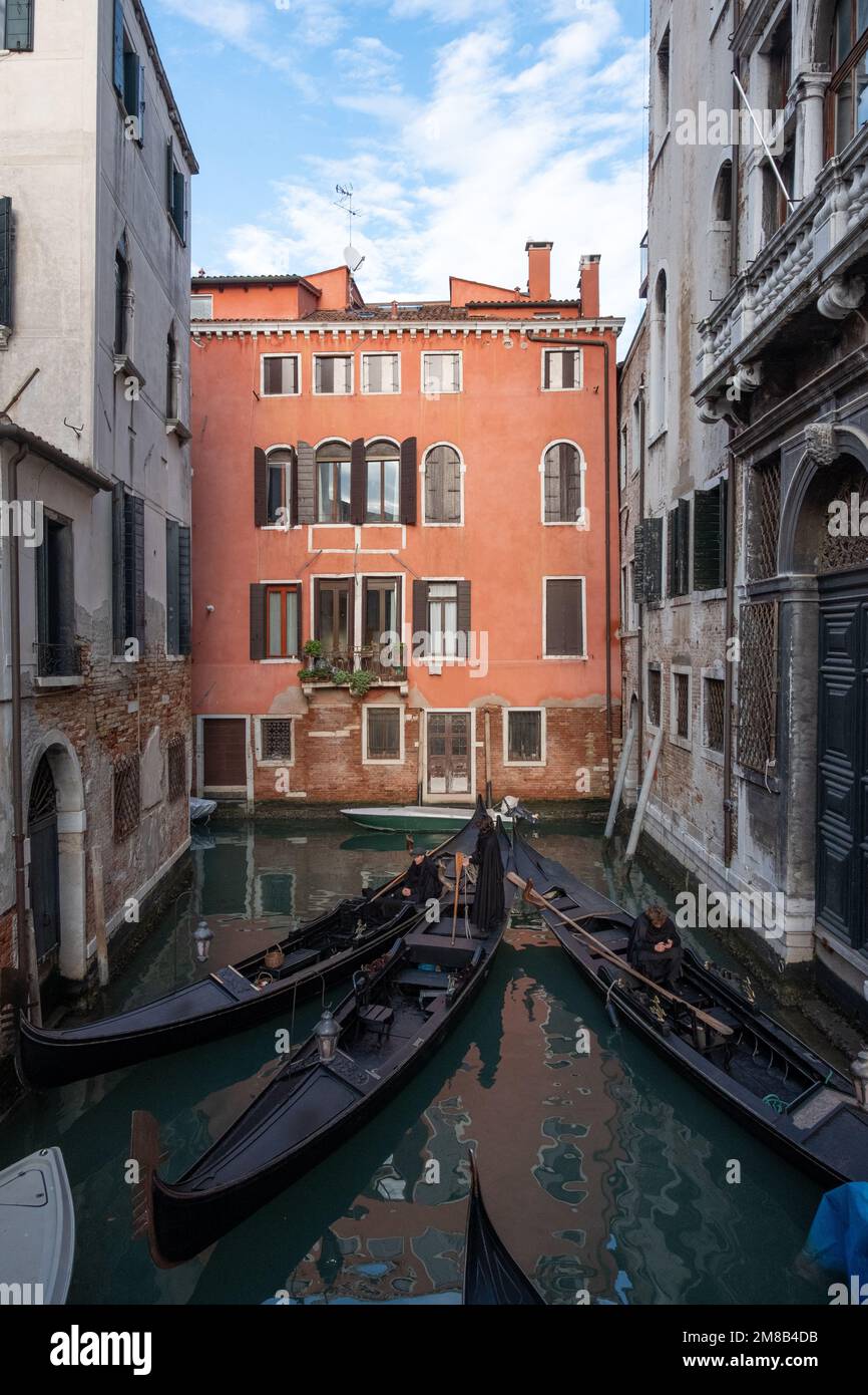 Gondole durante le riprese di tormentare in veneice Foto Stock