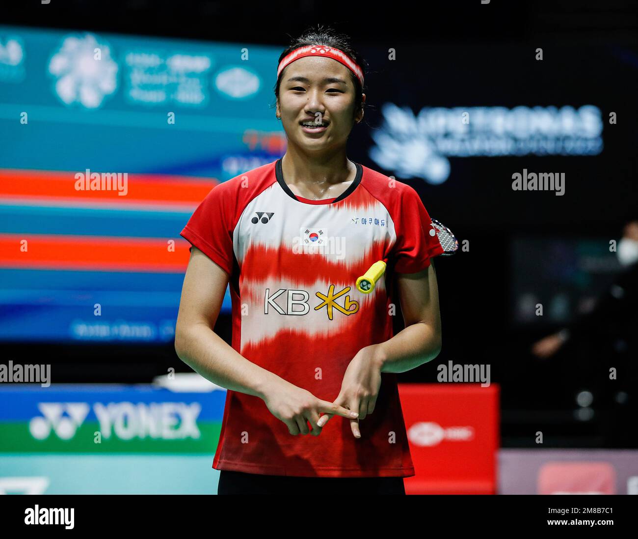 Kuala Lumpur, Malesia. 13th Jan, 2023. An se Young of Korea compie gesti durante la partita femminile di Single Quarter-Finals del Petronas Malaysia Open 2023 contro Wang Zhi Yi della Cina all'Axiata Arena. An se Young of Korea won with score; 21/16/21:17/21/19. (Foto di Wong Fok Loy/SOPA Images/Sipa USA) Credit: Sipa USA/Alamy Live News Foto Stock