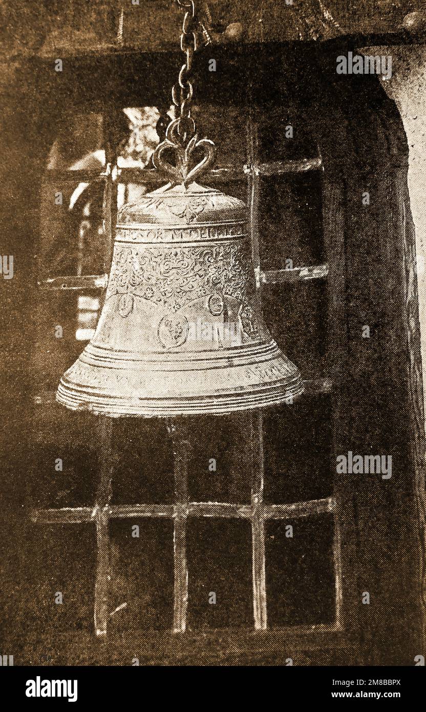 Una grande campana decorata del 18th ° secolo (1740) originariamente prodotta per l'uso a Montserrat è un territorio britannico d'oltremare nei Caraibi. E parte delle Isole Leeward Foto Stock