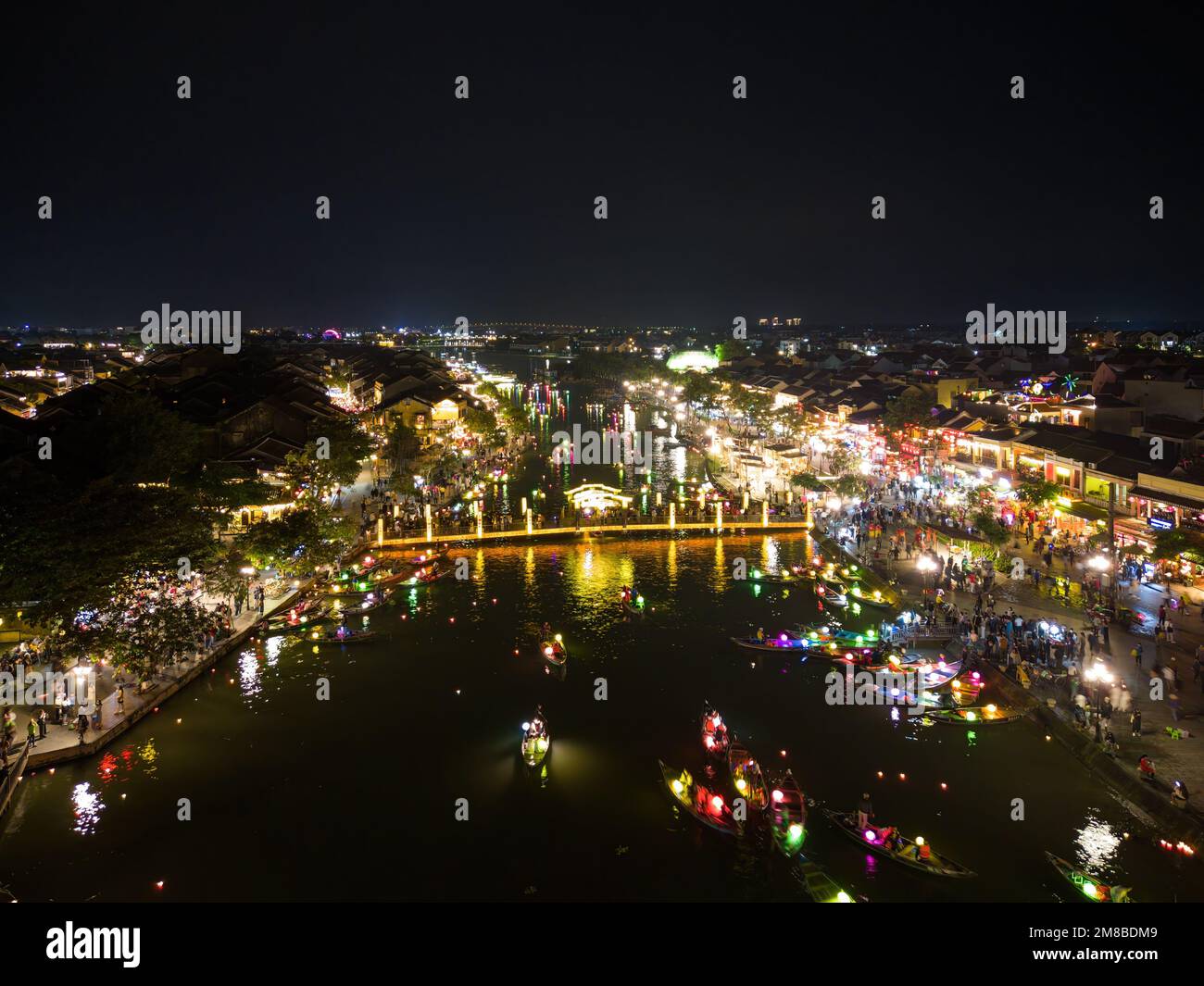 Hoi una città vecchia in Vietnam dopo il tramonto Foto Stock