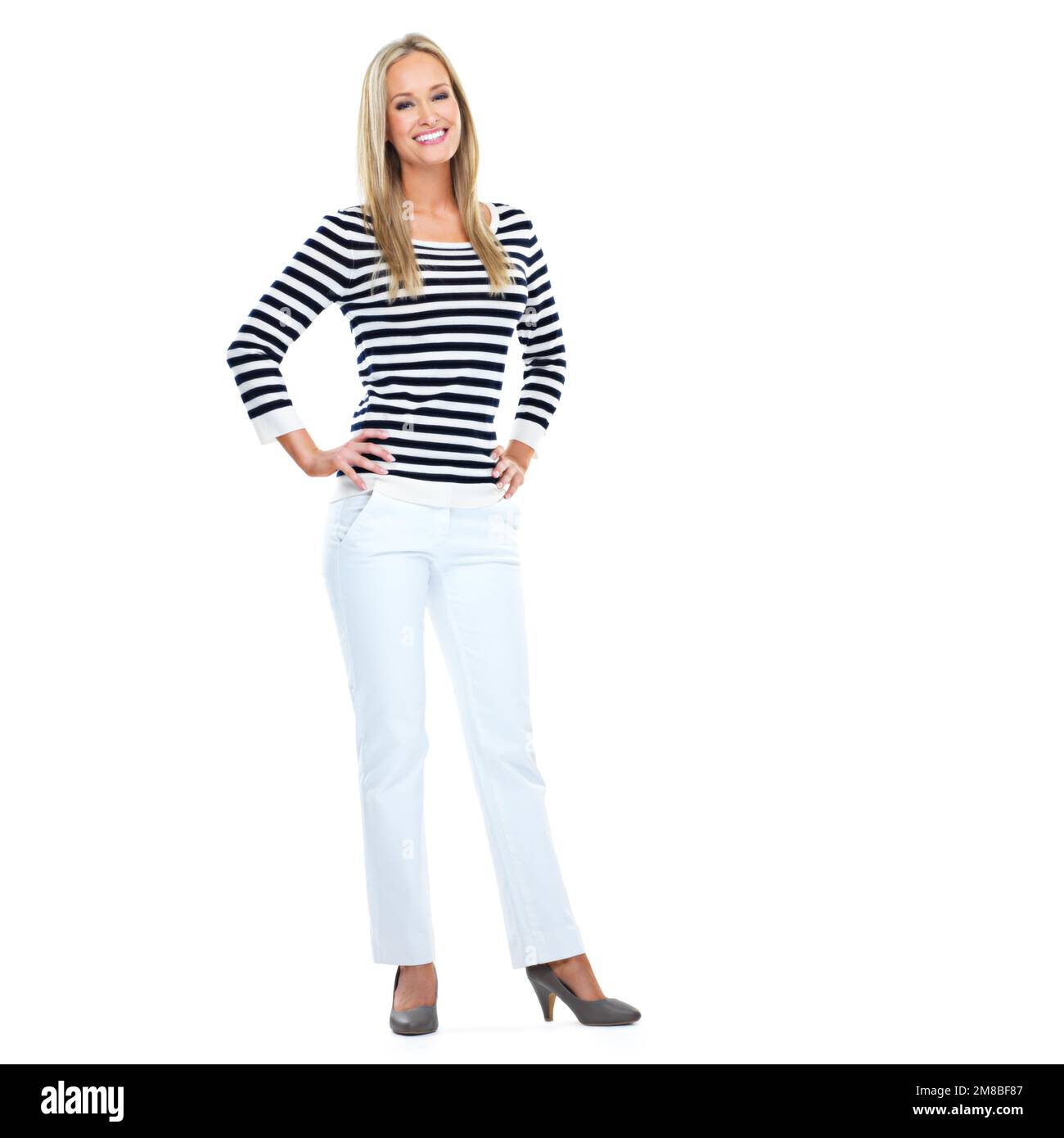 Ritratto, mockup e corpo intero con una modella donna in studio isolato su uno sfondo bianco per la moda. Marketing, pubblicità e strisce con un Foto Stock