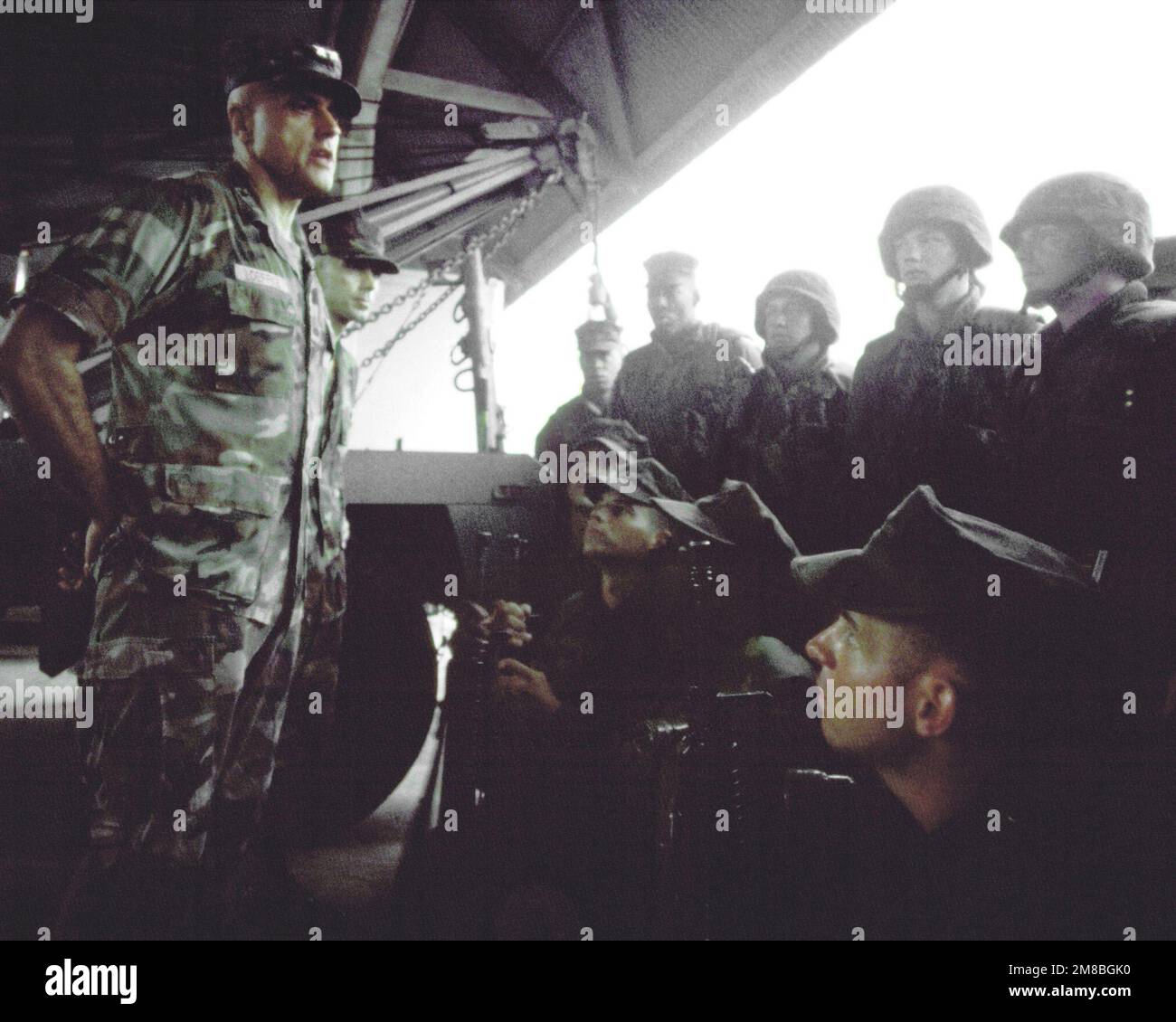 MGEN Bernard Loeffke, comandante generale, Stati Uniti Army South, briefing truppe del 2nd Light Armored Fanteria Battaglione. Paese: Panama (PAN) Foto Stock