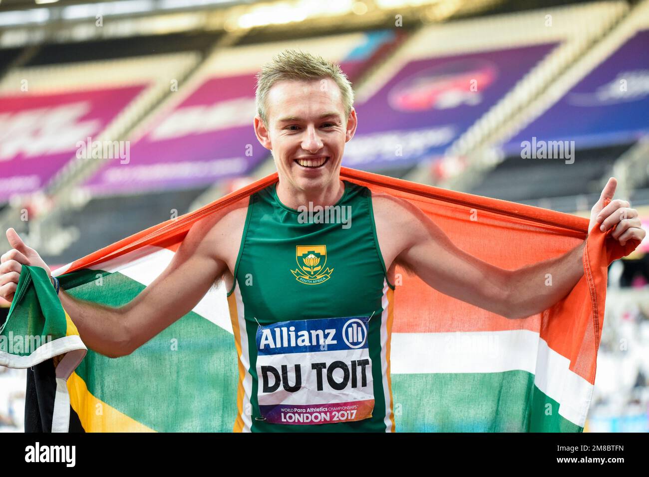 Charl du Toit festeggia il secondo posto nella classe 100m T37 nei Campionati mondiali di Para Athletics del 2017 allo stadio di Londra, nel Regno Unito. Atleta sudafricano Foto Stock