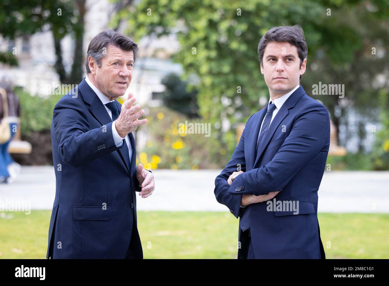 Nizza, Francia, 13 gennaio 2023 . Gabriel Attal, Ministre de l'Action et des Comptes Publics, visite le chantier de verdisement de la ville de Nice, dans le prolongement de la Coulée Verte, et a pu aquercevoir le chantier de démolition du Théâtre National de Nice en présence de Christian Estrosi, le maire de la ville. Le 13 Janvier 2023. Gabriel Attal, Ministro dell'azione e dei conti pubblici, visita il sito verde della città di Nizza, nell'estensione della Coulée Verte, e ha potuto vedere il sito di demolizione del Teatro Nazionale di Nizza alla presenza di Christian Estrosi , il sindaco o Foto Stock