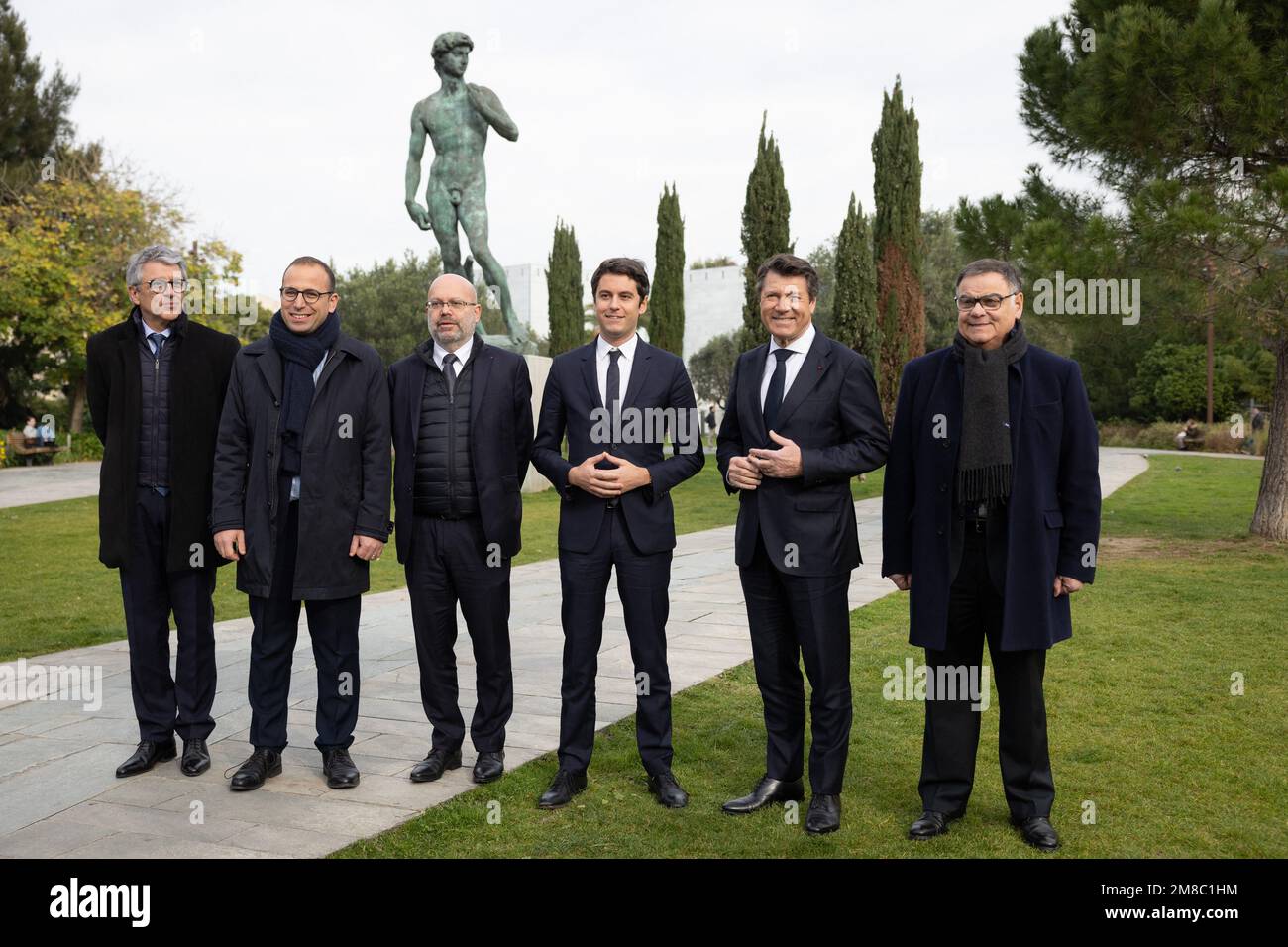 Nizza, Francia, 13 gennaio 2023 . Gabriel Attal, Ministre de l'Action et des Comptes Publics, visite le chantier de verdisement de la ville de Nice, dans le prolongement de la Coulée Verte, et a pu aquercevoir le chantier de démolition du Théâtre National de Nice en présence de Christian Estrosi, le maire de la ville. Le 13 Janvier 2023. Gabriel Attal, Ministro dell'azione e dei conti pubblici, visita il sito verde della città di Nizza, nell'estensione della Coulée Verte, e ha potuto vedere il sito di demolizione del Teatro Nazionale di Nizza alla presenza di Christian Estrosi , il sindaco o Foto Stock