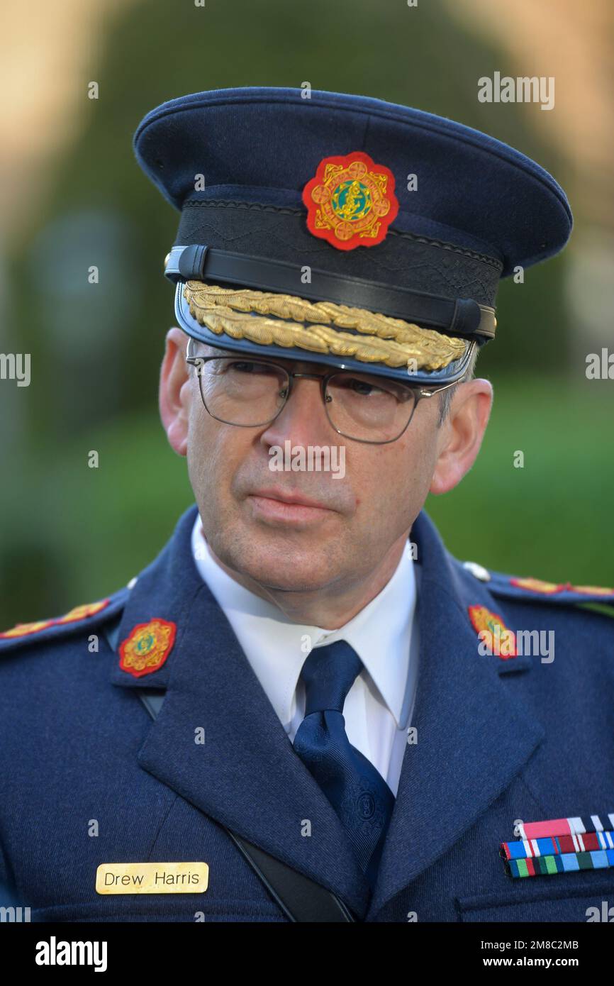 Templemore, Tipperary, Irlanda, 13th gennaio 2023. Il commissario del Garda Drew Harris parla con i media prima della cerimonia di uscita per il 24 GardaI che sono stati attestati come giurati membri di un Síochána del Garda. Credit: Athlone Photography/Alamy Live News5 Foto Stock