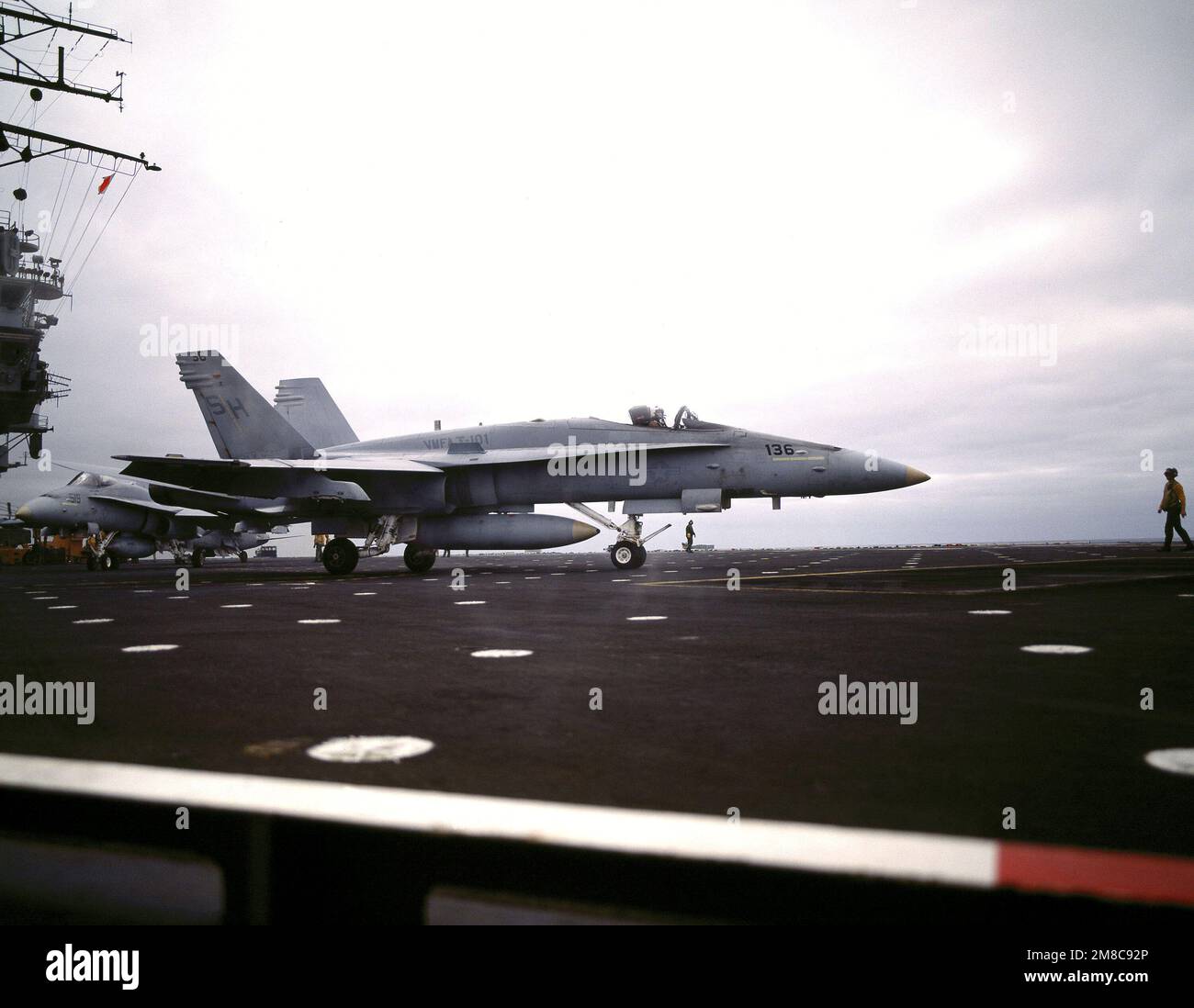 DN-ST-90-02009. Base: USS Independence (CV 62) Paese: Oceano Pacifico (POC) Foto Stock