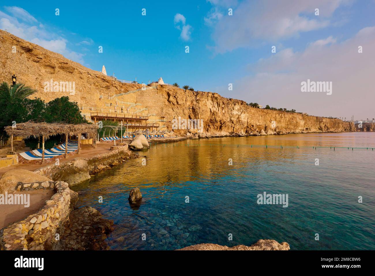Litorale di una spiaggia al mattino - mare rosso, Egitto Foto Stock