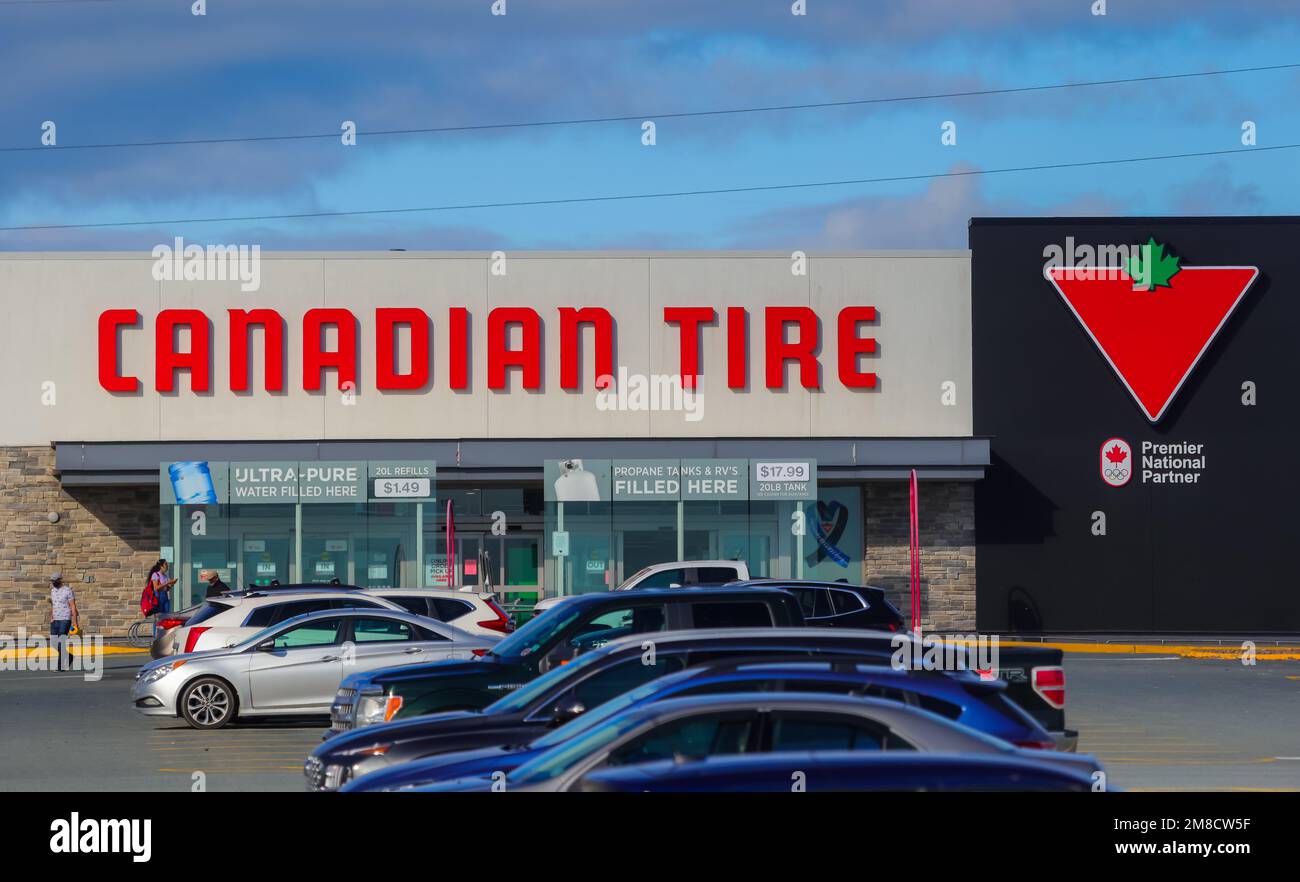 Negozio Canadian Tire davanti. Una catena di vendita al dettaglio canadese che opera nei settori automobilistico, dell'hardware, dello sport e dell'casalinghi. HALIFAX, NOVA SCOZIA, CANADA Foto Stock