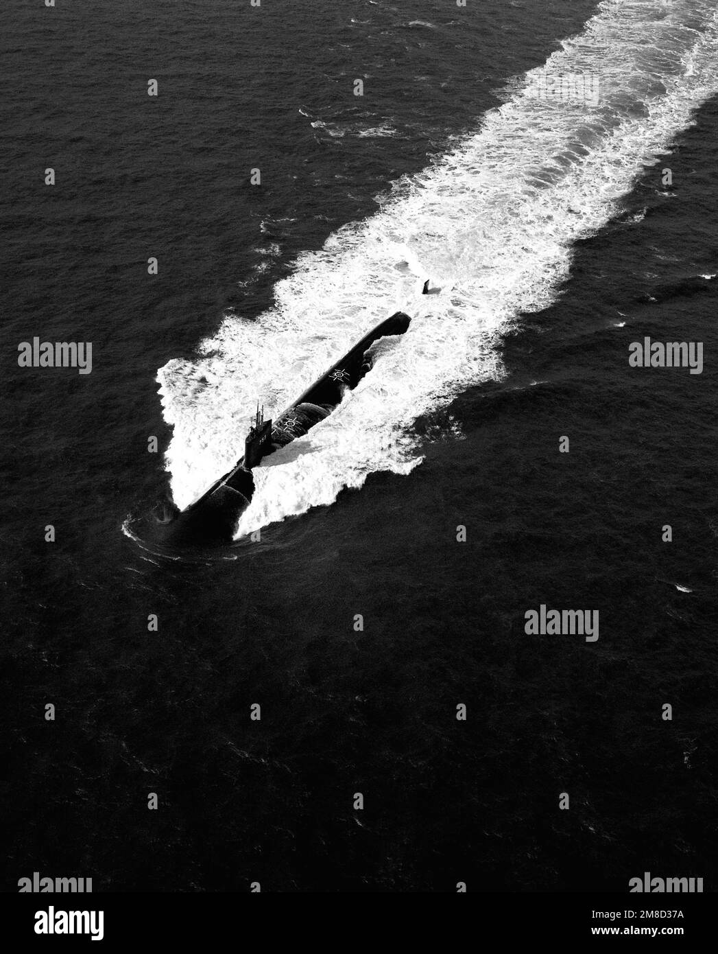 Una vista di prua del sottomarino di attacco nucleare ALBANY (SSN 753) in corso per prove in mare prima della sua messa in servizio. Paese: Oceano Atlantico (AOC) Foto Stock