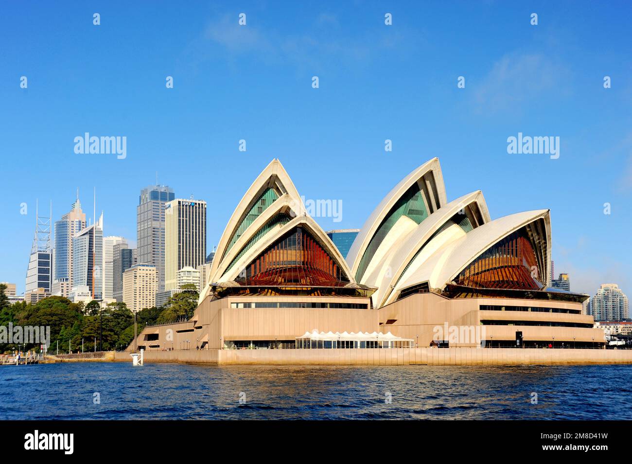 Il paesaggio urbano di Sydney con l'area del centro dietro il teatro dell'opera. Foto Stock