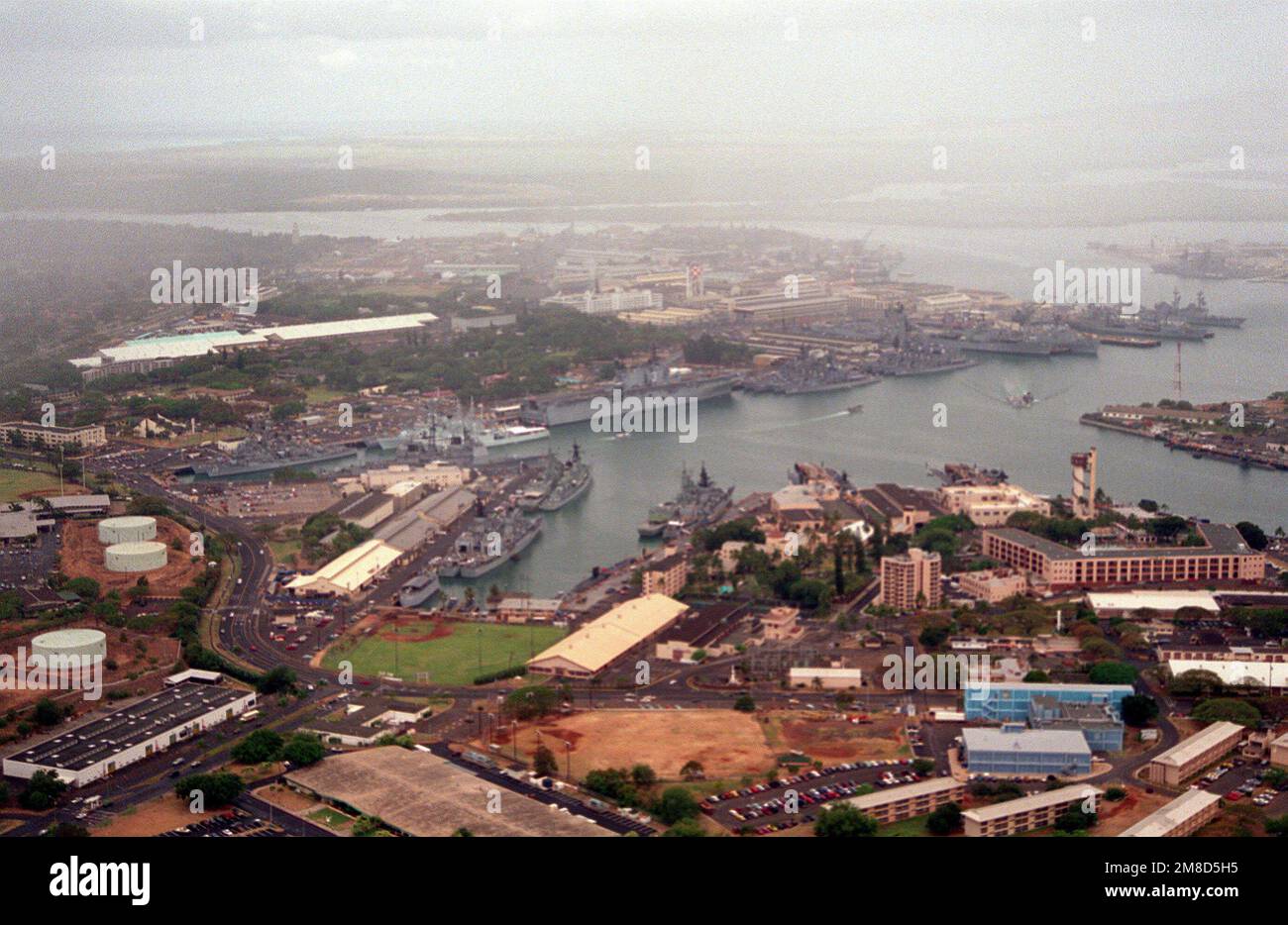 Una vista aerea degli Stati Uniti Navi della Marina nel porto. Base: Naval Station, Pearl Harbor Stato: Hawaii(HI) Paese: Stati Uniti d'America (USA) Foto Stock