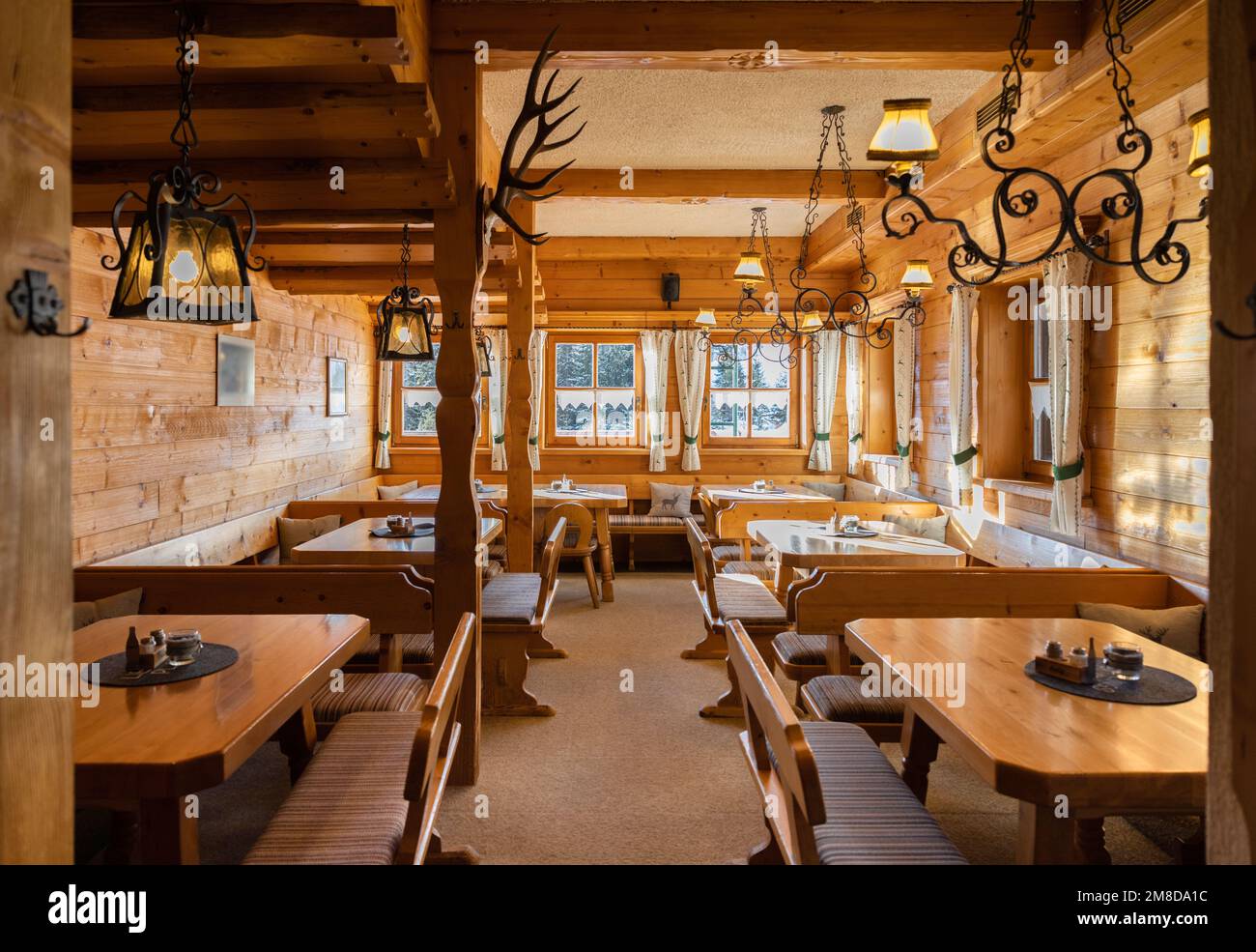 Vista dall'ingresso principale della sala ristorante del rifugio austriaco Foto Stock