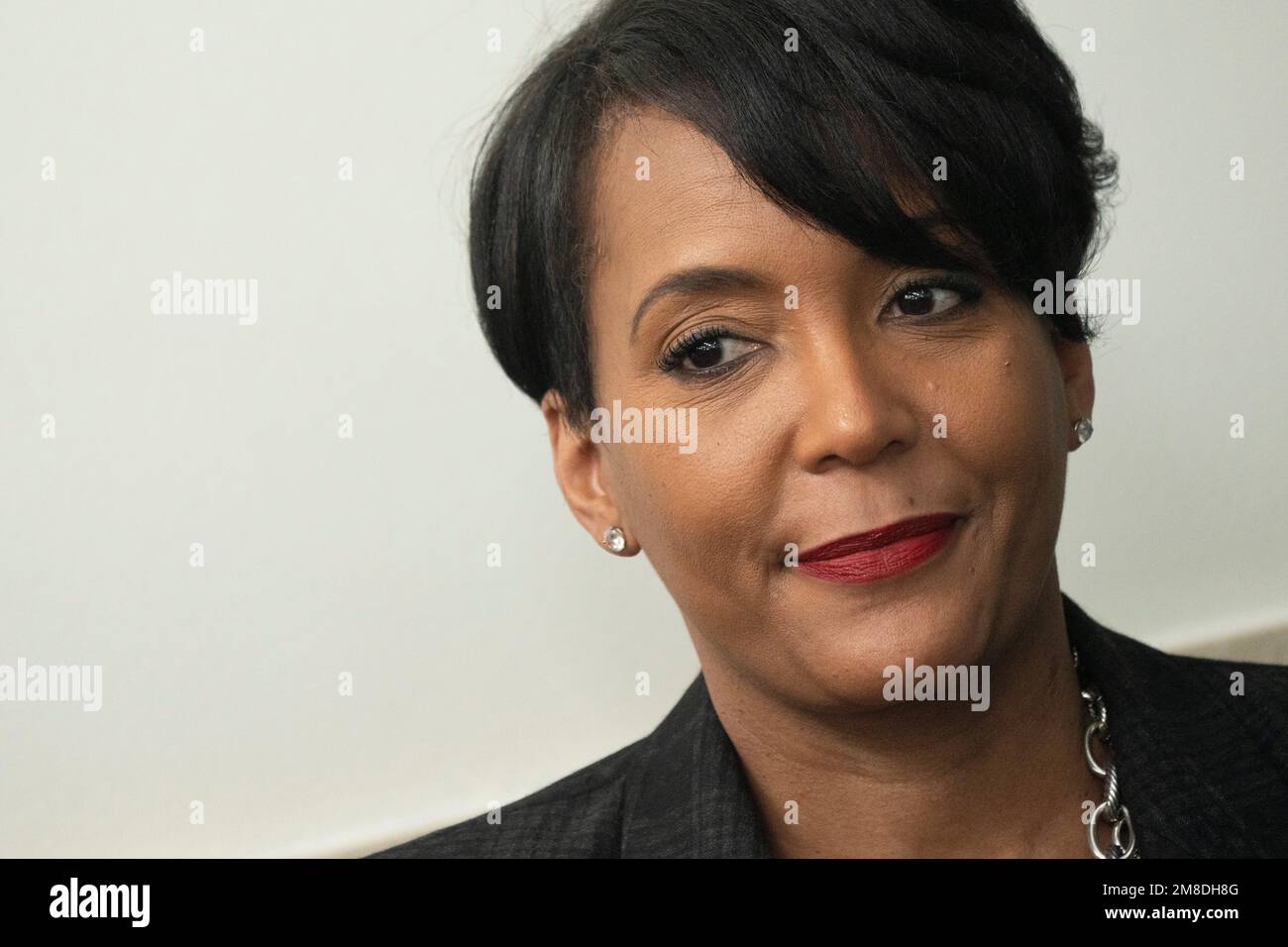 Washington DC, Stati Uniti. 13th Jan, 2023. Senior Advisor for Public Engagement Keisha Lance Bottoms partecipa al briefing quotidiano alla stampa nella Sala Briefing della Casa Bianca di James S. Brady a Washington, DC venerdì 13 gennaio 2023. Credit: Chris Kleponis/CNP/dpa/Alamy Live News Foto Stock