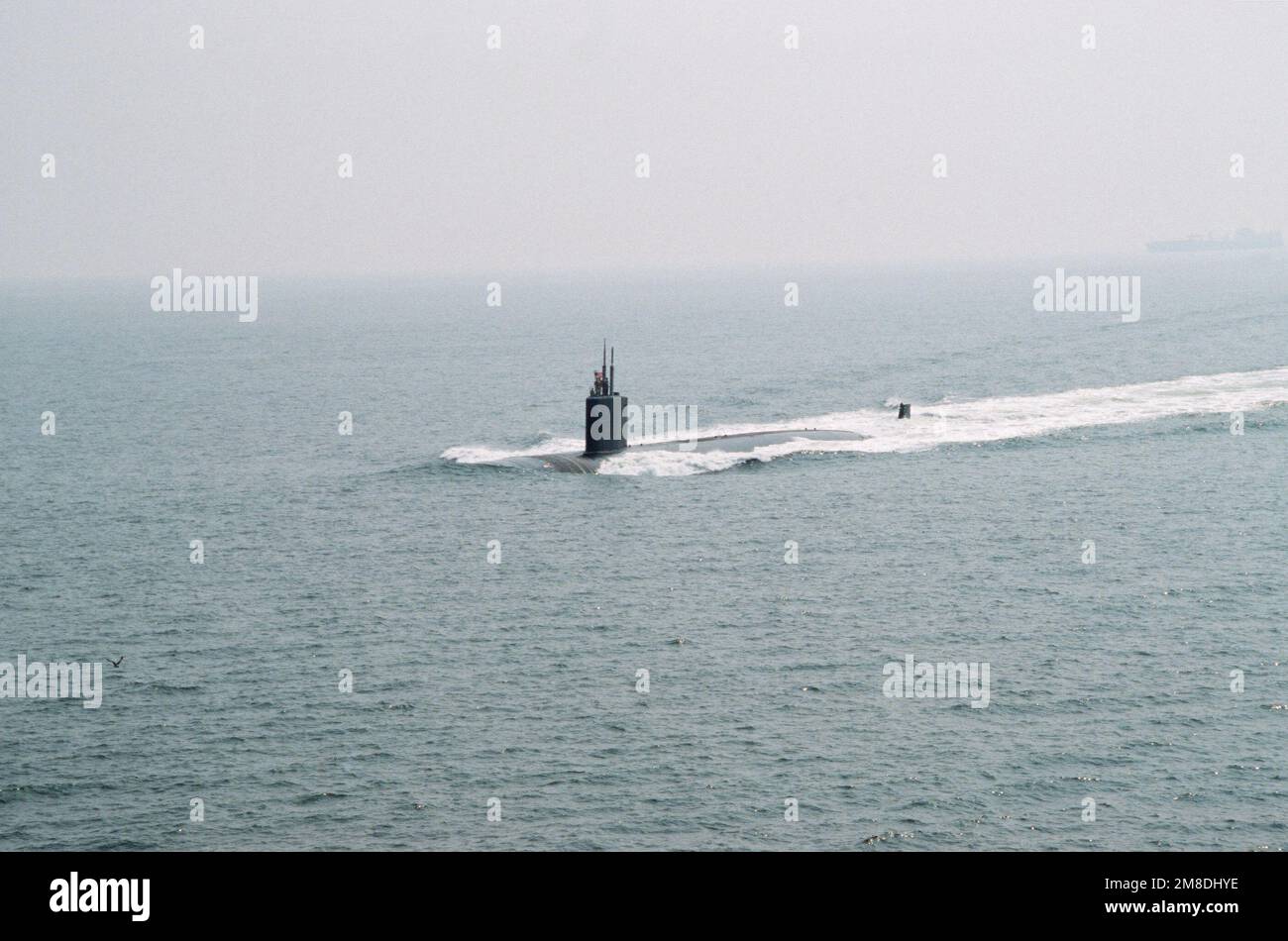 Una vista di prua del sottomarino di attacco nucleare USS ALBANY (SSN 753) in corso al largo della costa della Virginia. Paese: Oceano Atlantico (AOC) Foto Stock