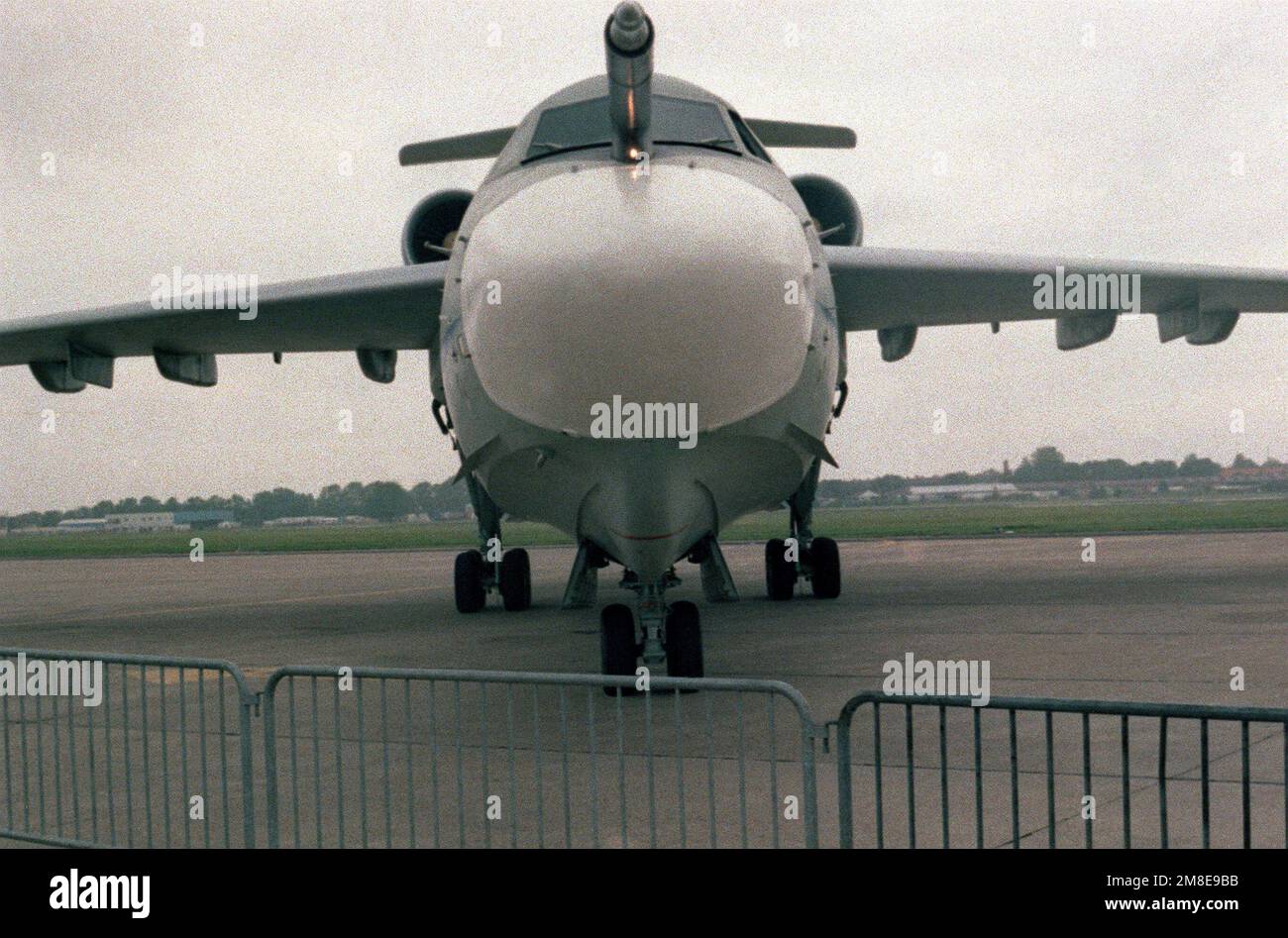 Una vista frontale di un velivolo anfibio sovietico A-40 Albatross in mostra al Paris Air Show 1991. Base: Paris Nazione: France(fra) Foto Stock