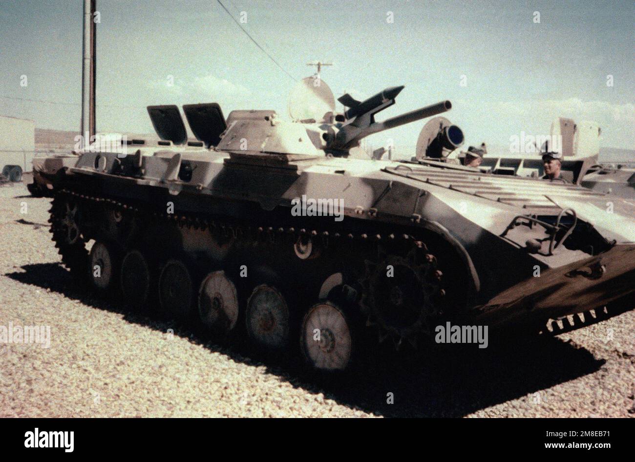 Vista frontale destra, in esposizione, vettore del personale armato sovietico, BMP-1 veicolo da combattimento della fanteria meccanizzata. Paese: Sconosciuto Foto Stock