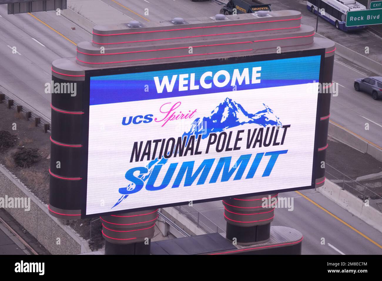 Un segno del Nugget Casino Resort che promuove l'UCS Spirit National Pole Vault Summit, venerdì 13 gennaio 2023, a Sparks, N° Foto Stock