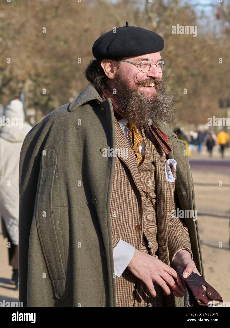 1930s vittoriano stile hipster barba alla moda uomo giovane fogie beret Foto Stock