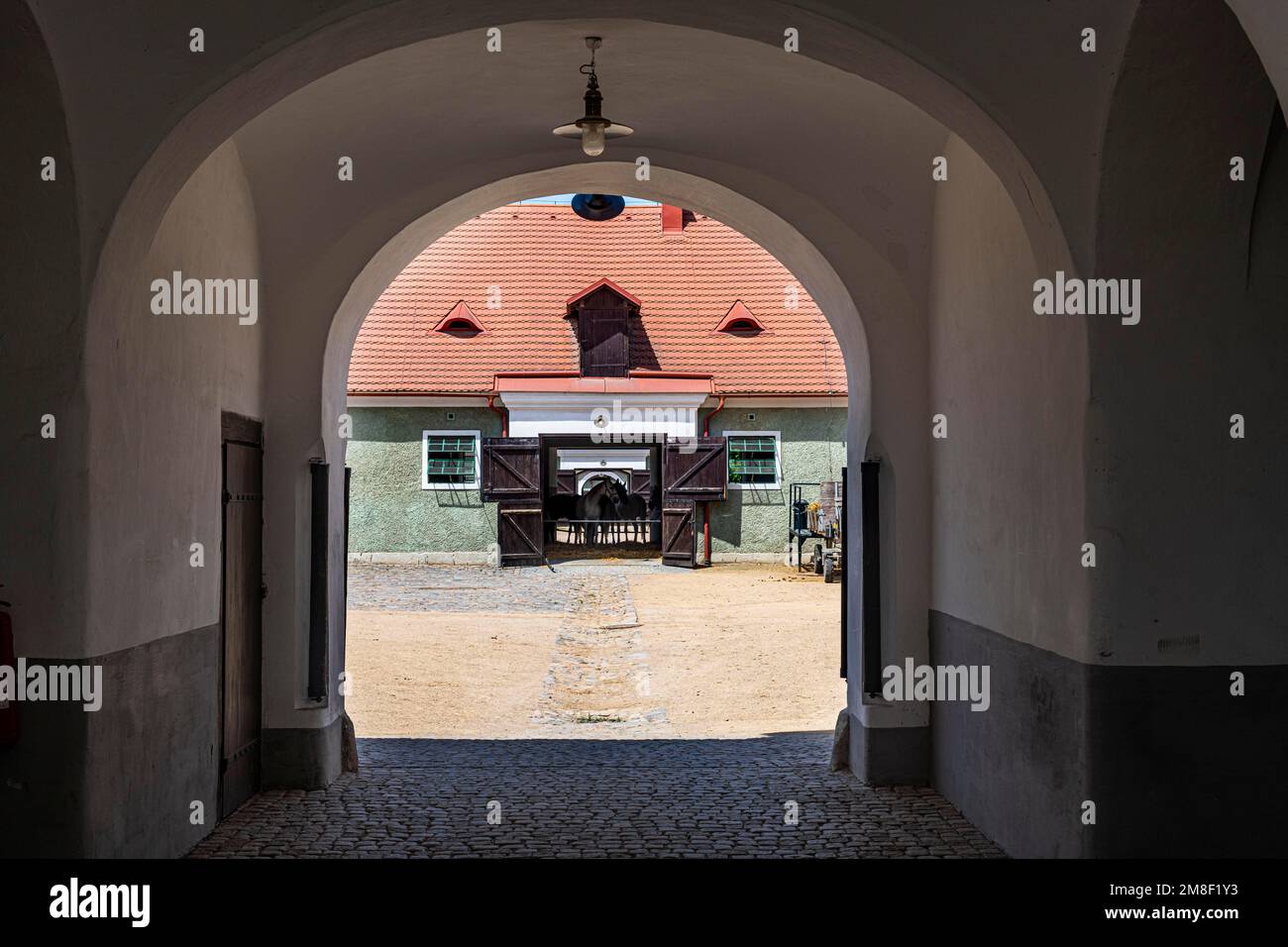 Bancarelle presso il sito dell'UNESCO, Paesaggio per l'allevamento e la formazione di cavalli carrozza Ceremonial a Kladruby nad Labem, Repubblica Ceca Foto Stock
